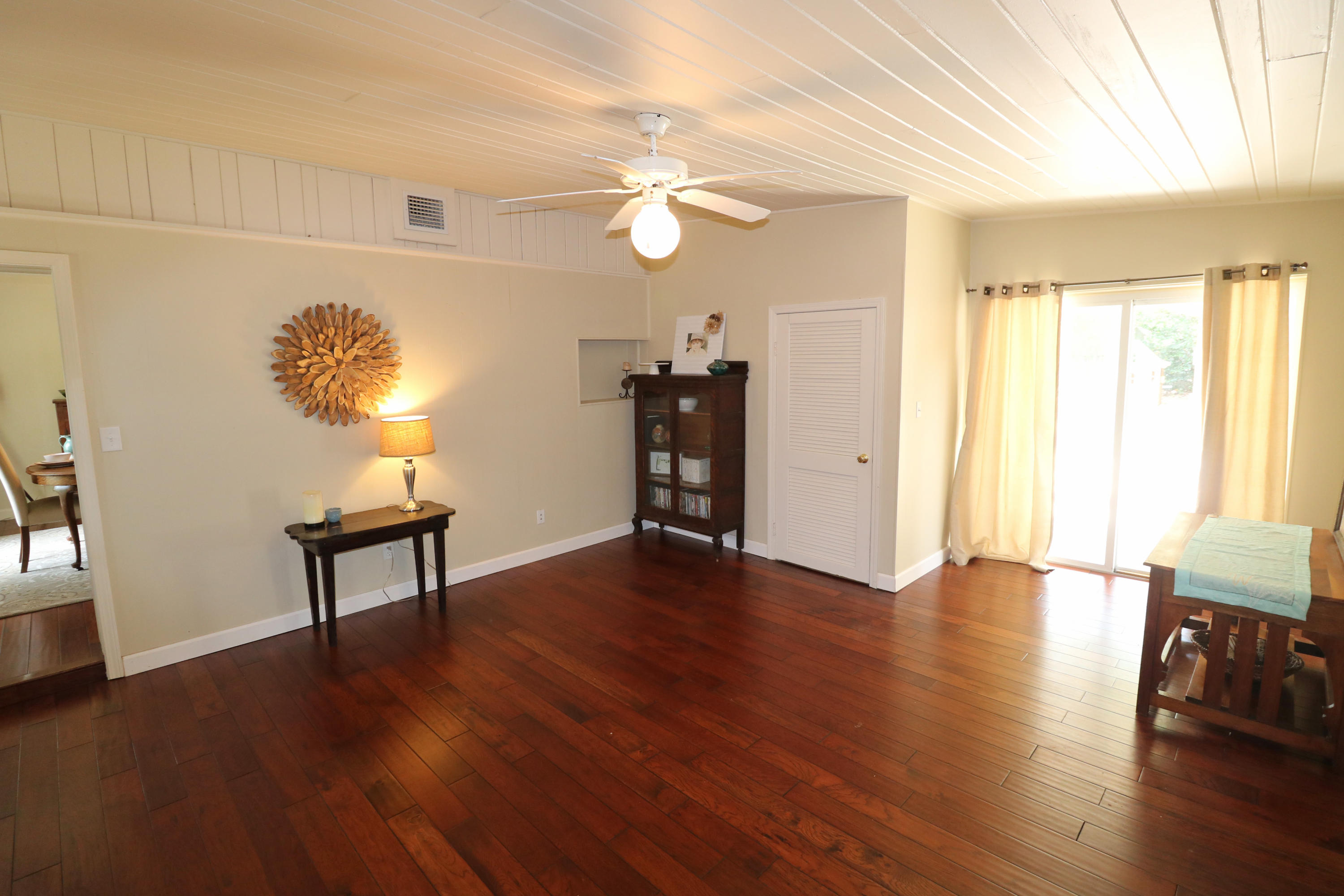 ELLIOTTS POINT 7TH ADDN - Residential