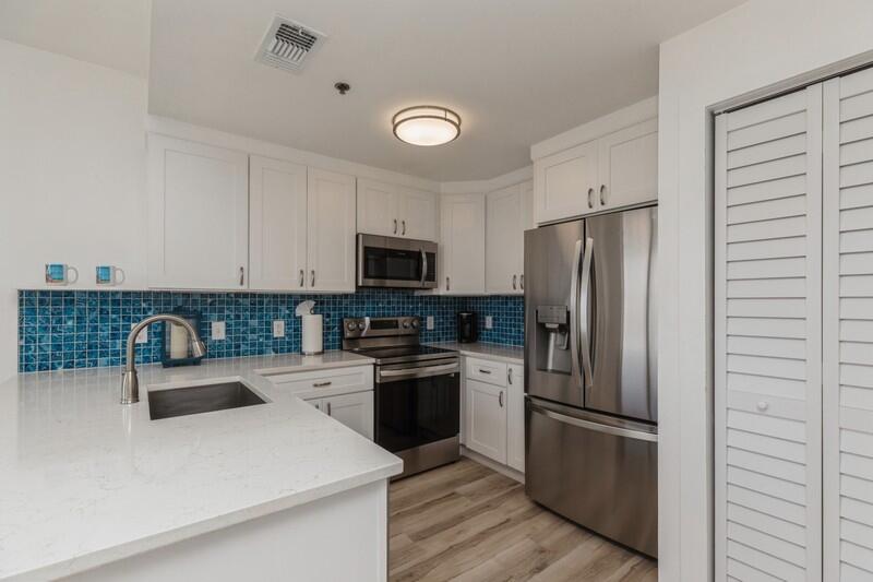 PALM COURT YACHT CLUB - Residential