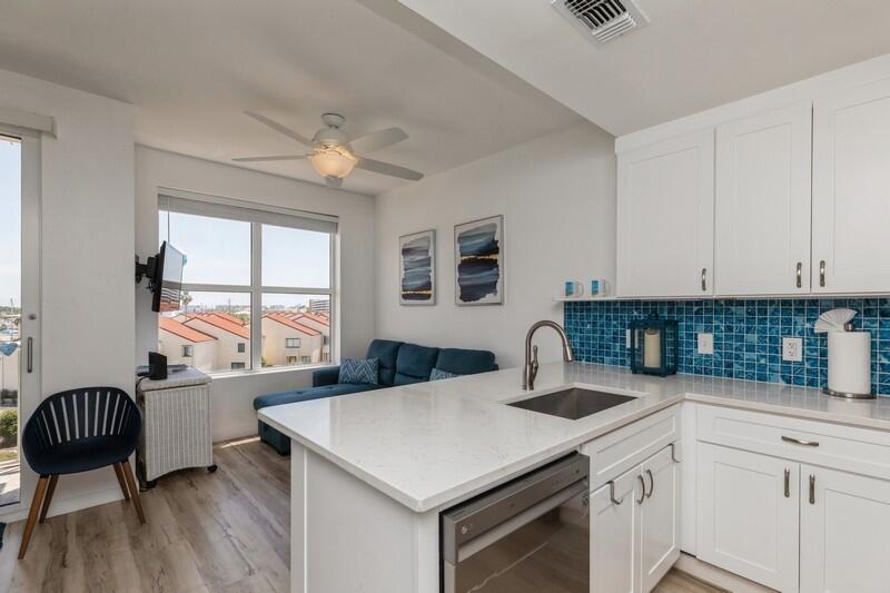 PALM COURT YACHT CLUB - Residential