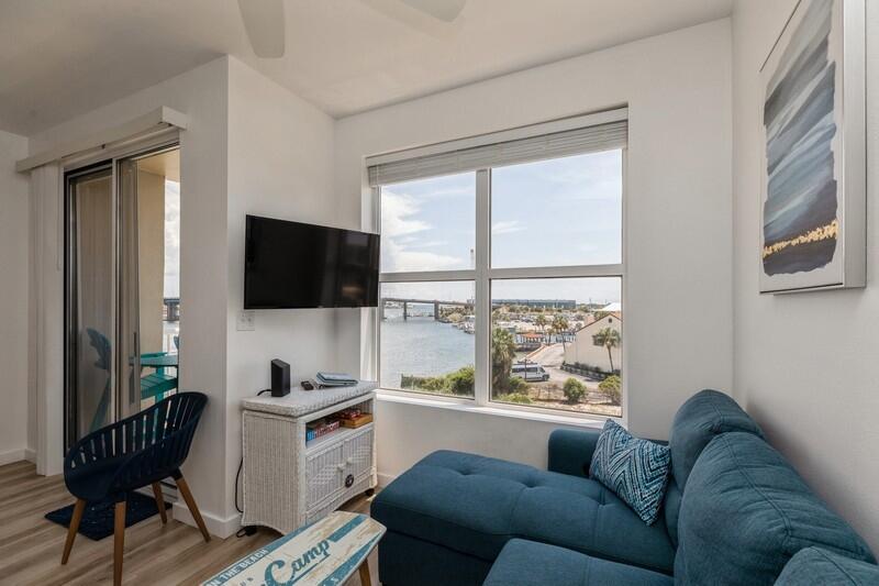 PALM COURT YACHT CLUB - Residential