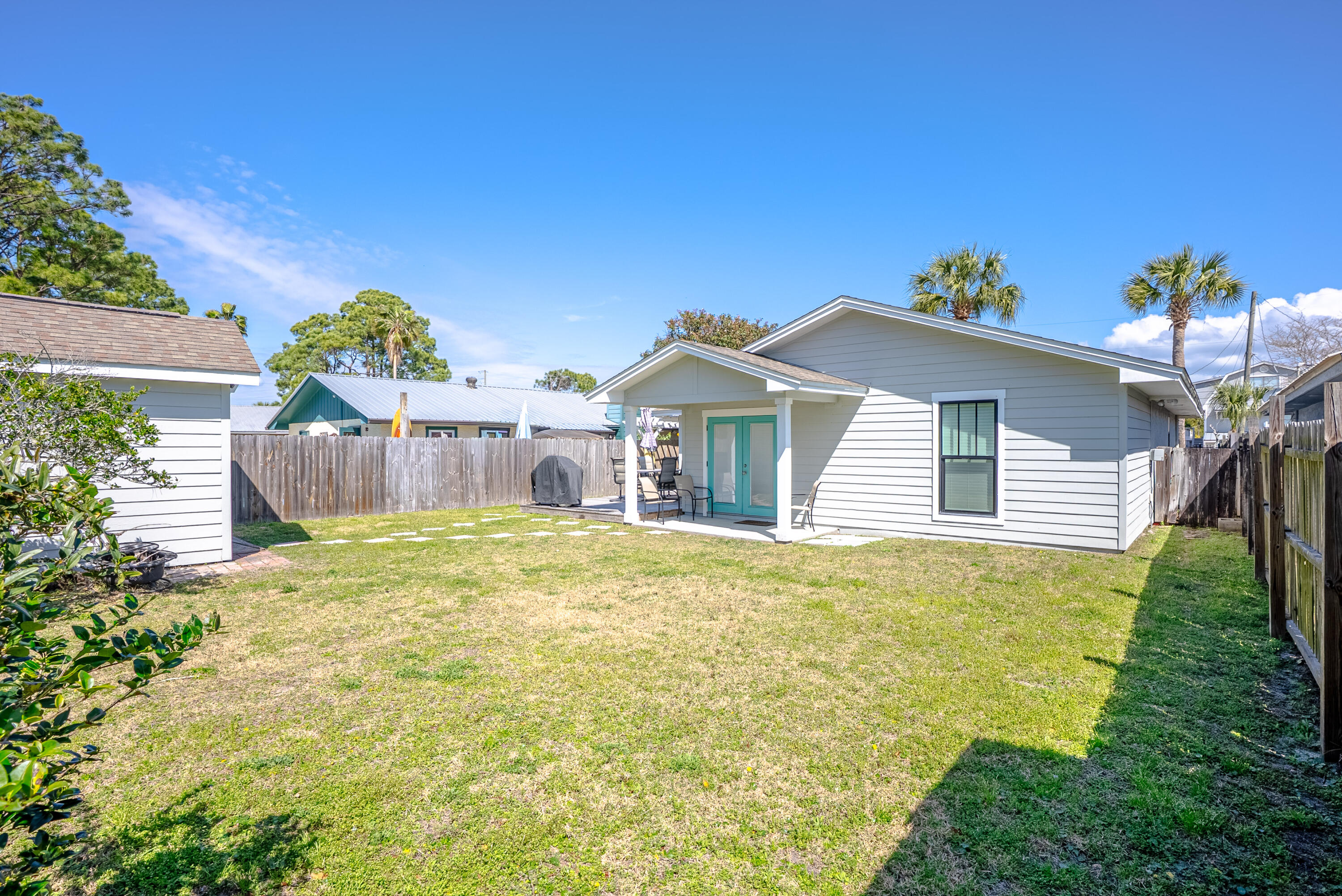 HOLIDAY BEACH RESORT - Residential