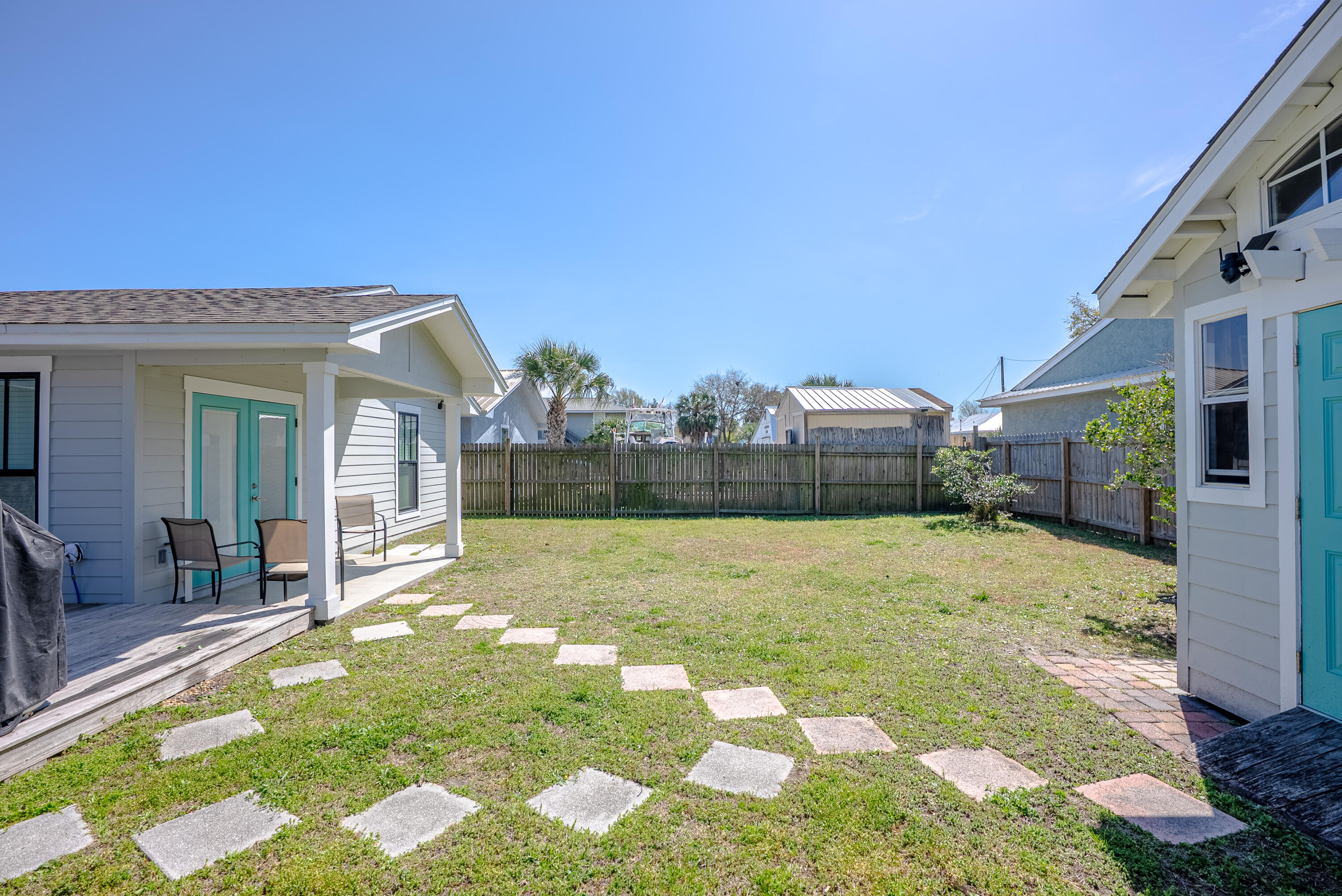 HOLIDAY BEACH RESORT - Residential