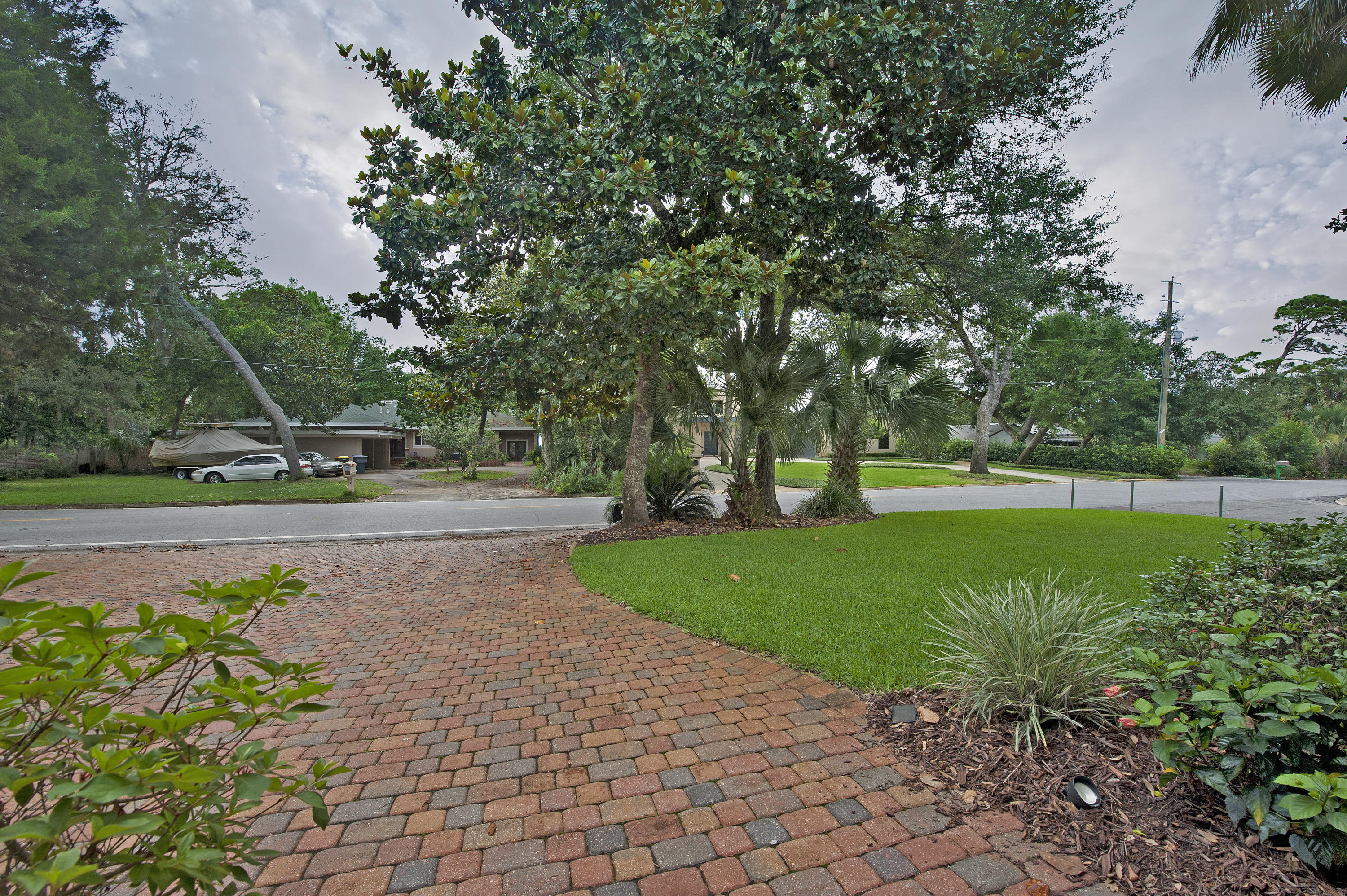 ELLIOTTS POINT - Residential