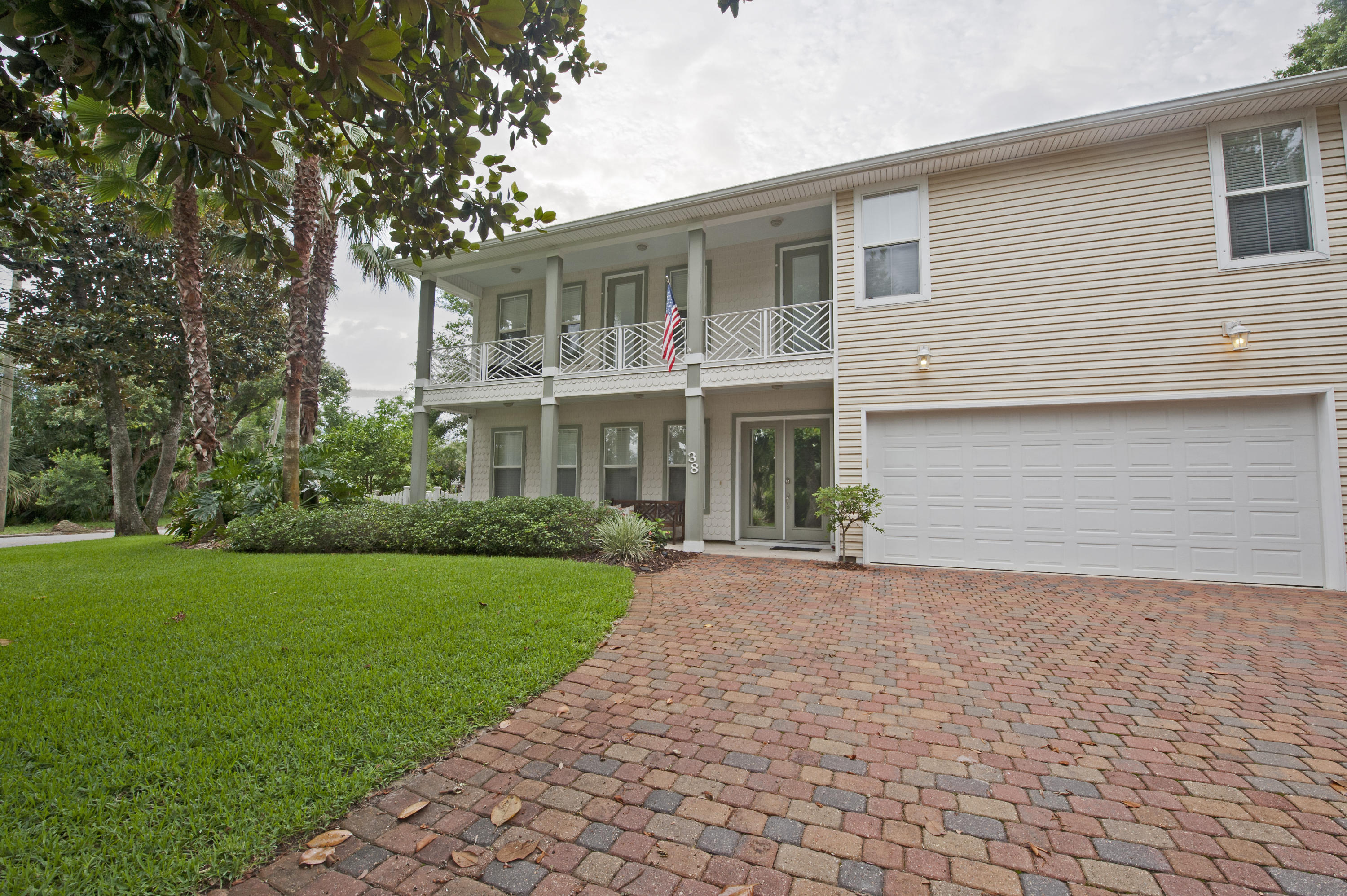 ELLIOTTS POINT - Residential