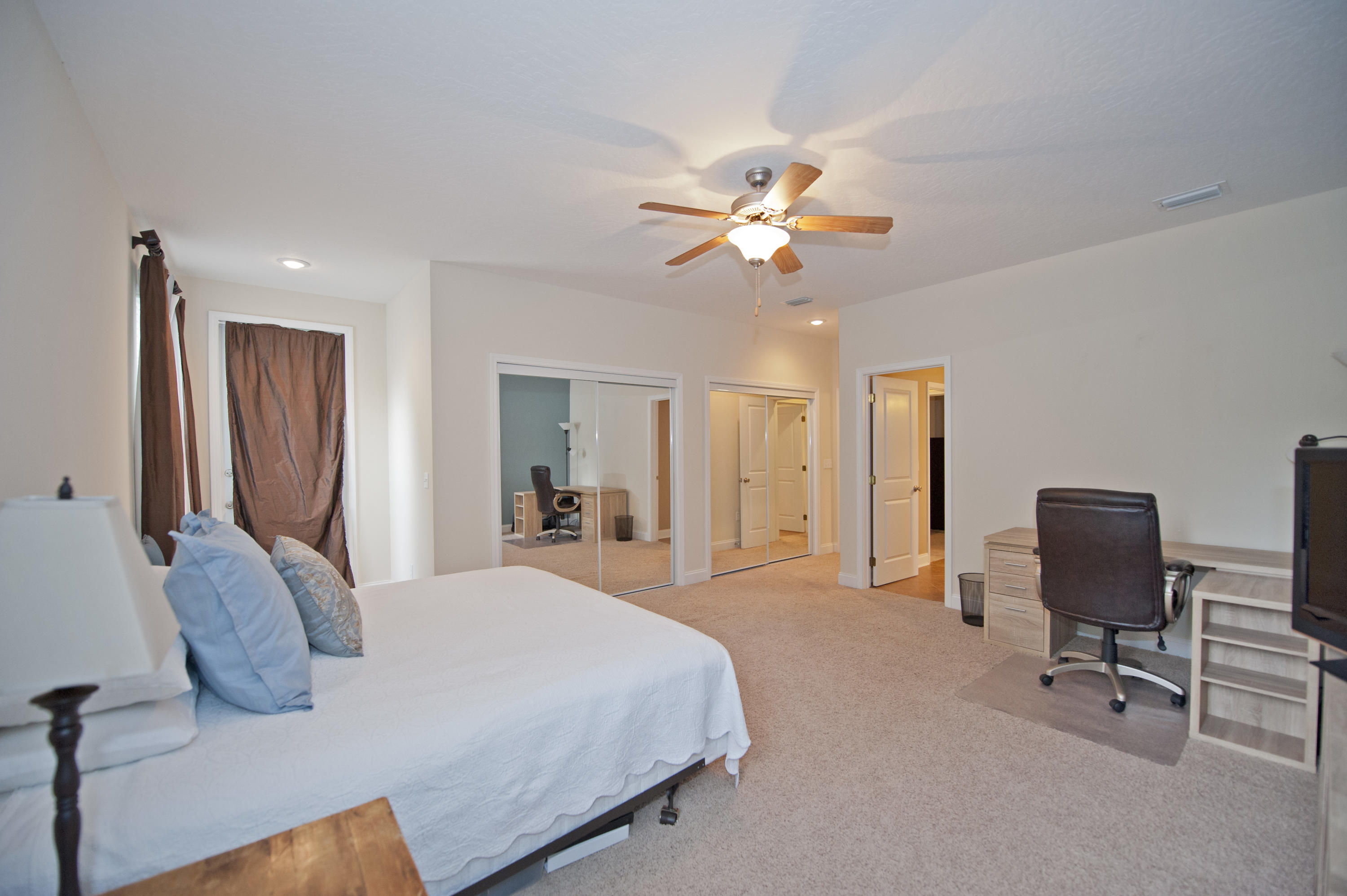 ELLIOTTS POINT - Residential