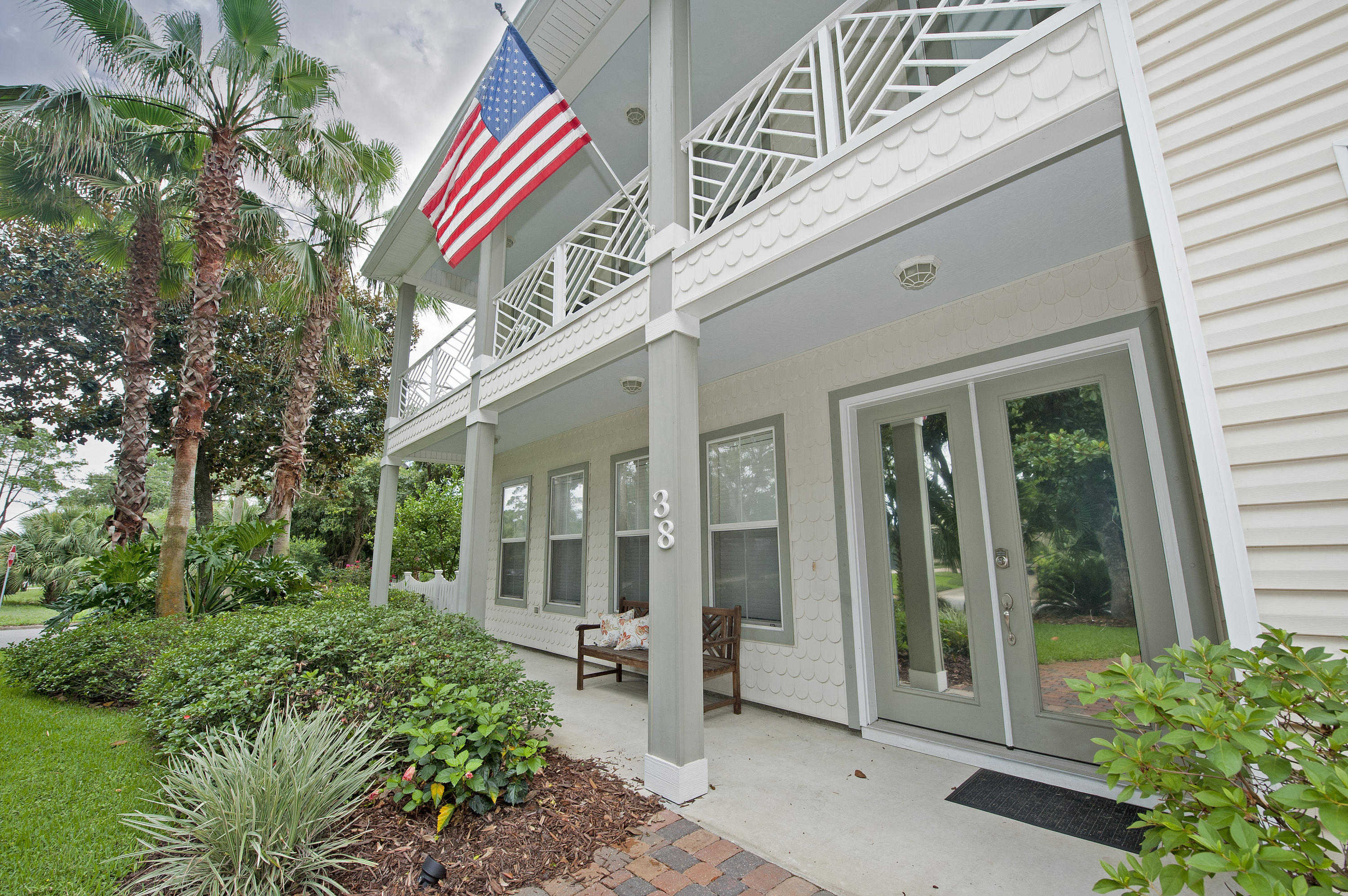 ELLIOTTS POINT - Residential