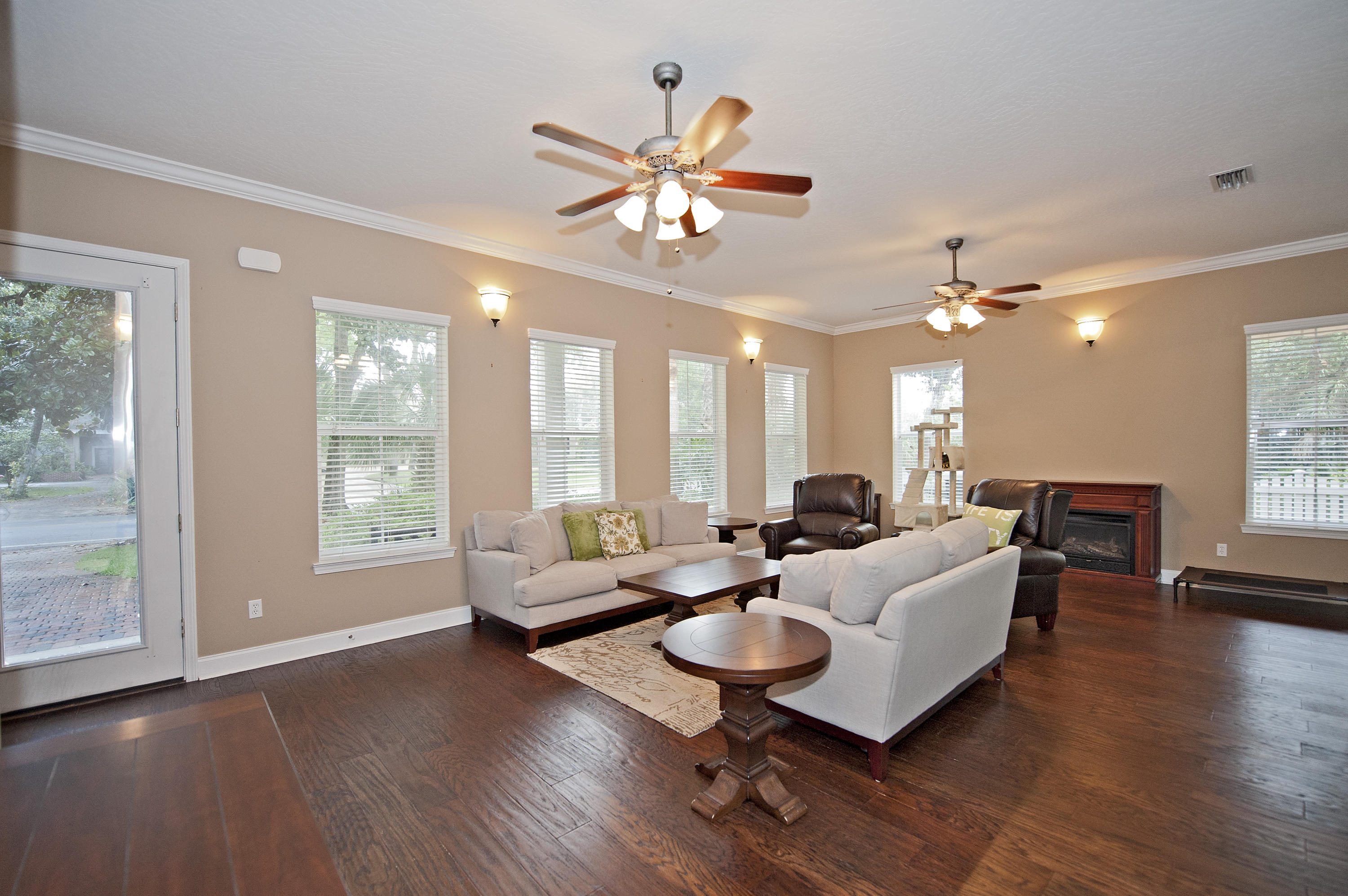 ELLIOTTS POINT - Residential