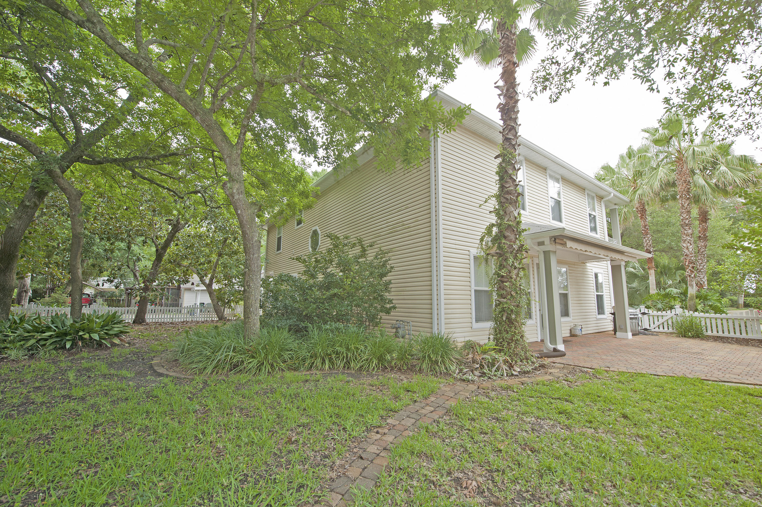 ELLIOTTS POINT - Residential