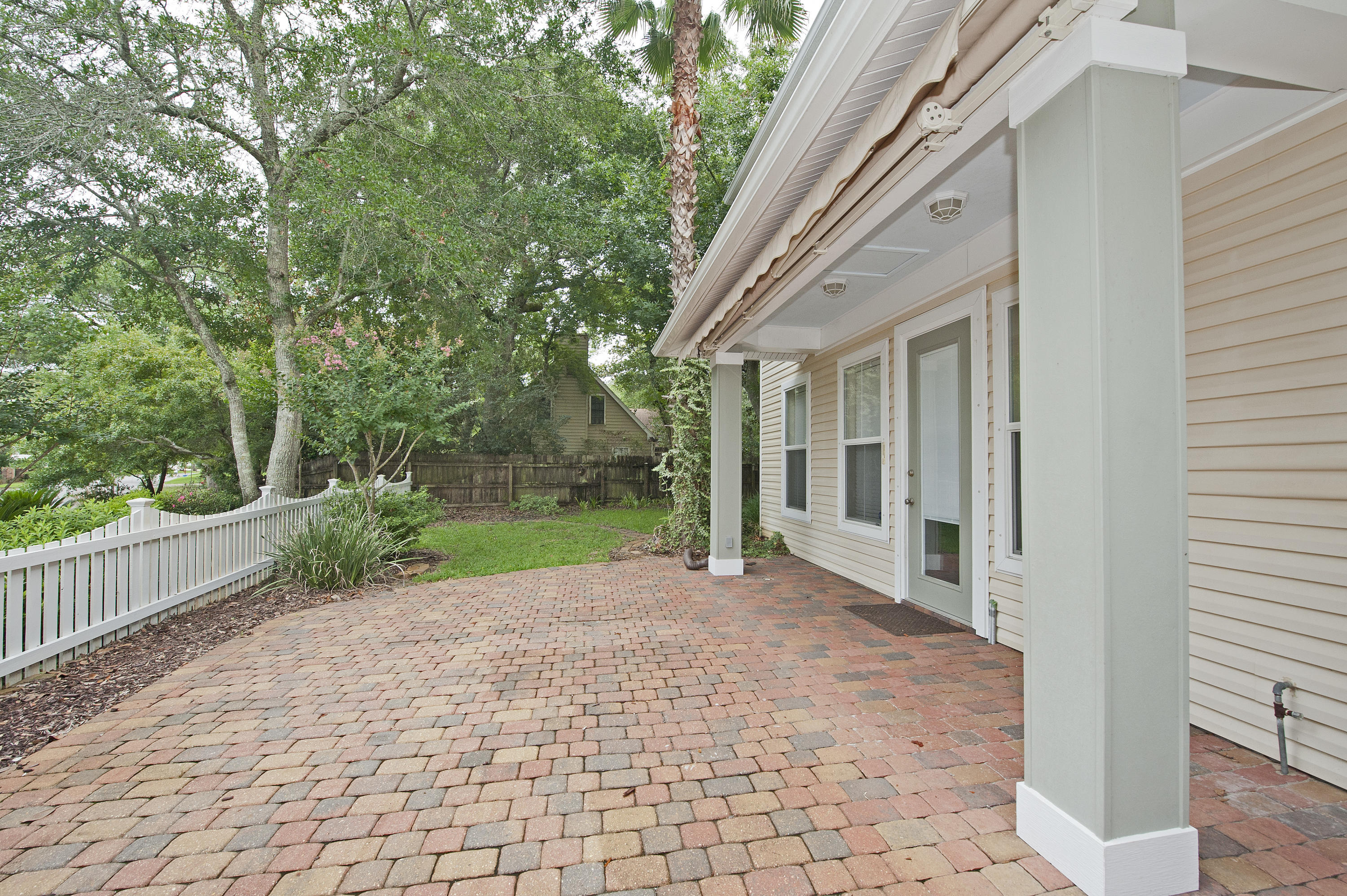 ELLIOTTS POINT - Residential