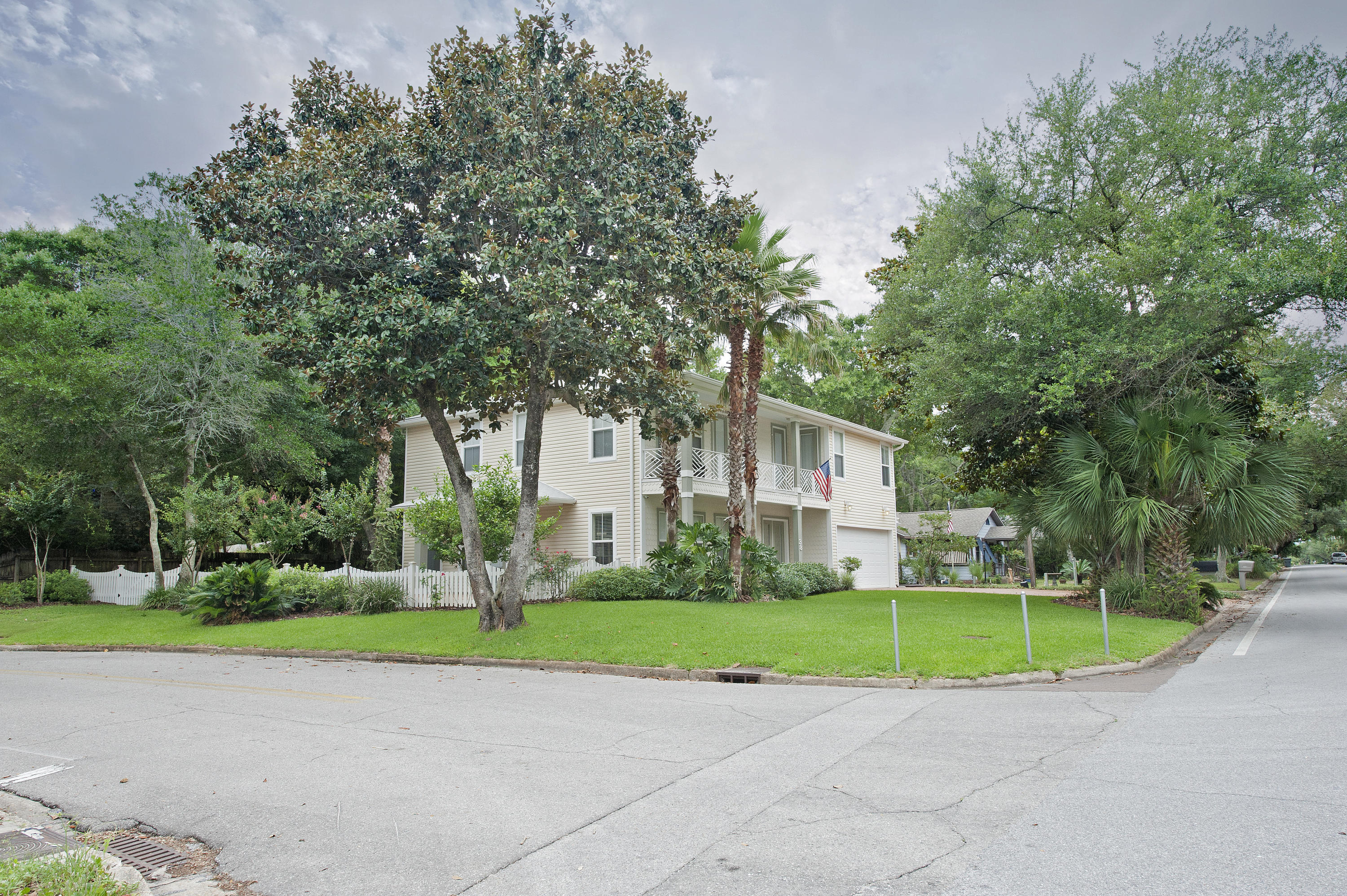 ELLIOTTS POINT - Residential