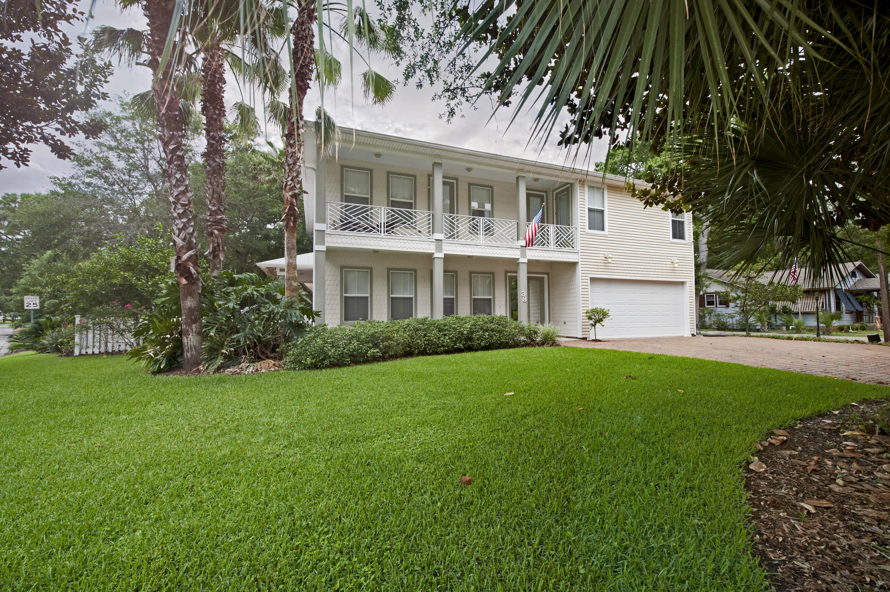 ELLIOTTS POINT - Residential