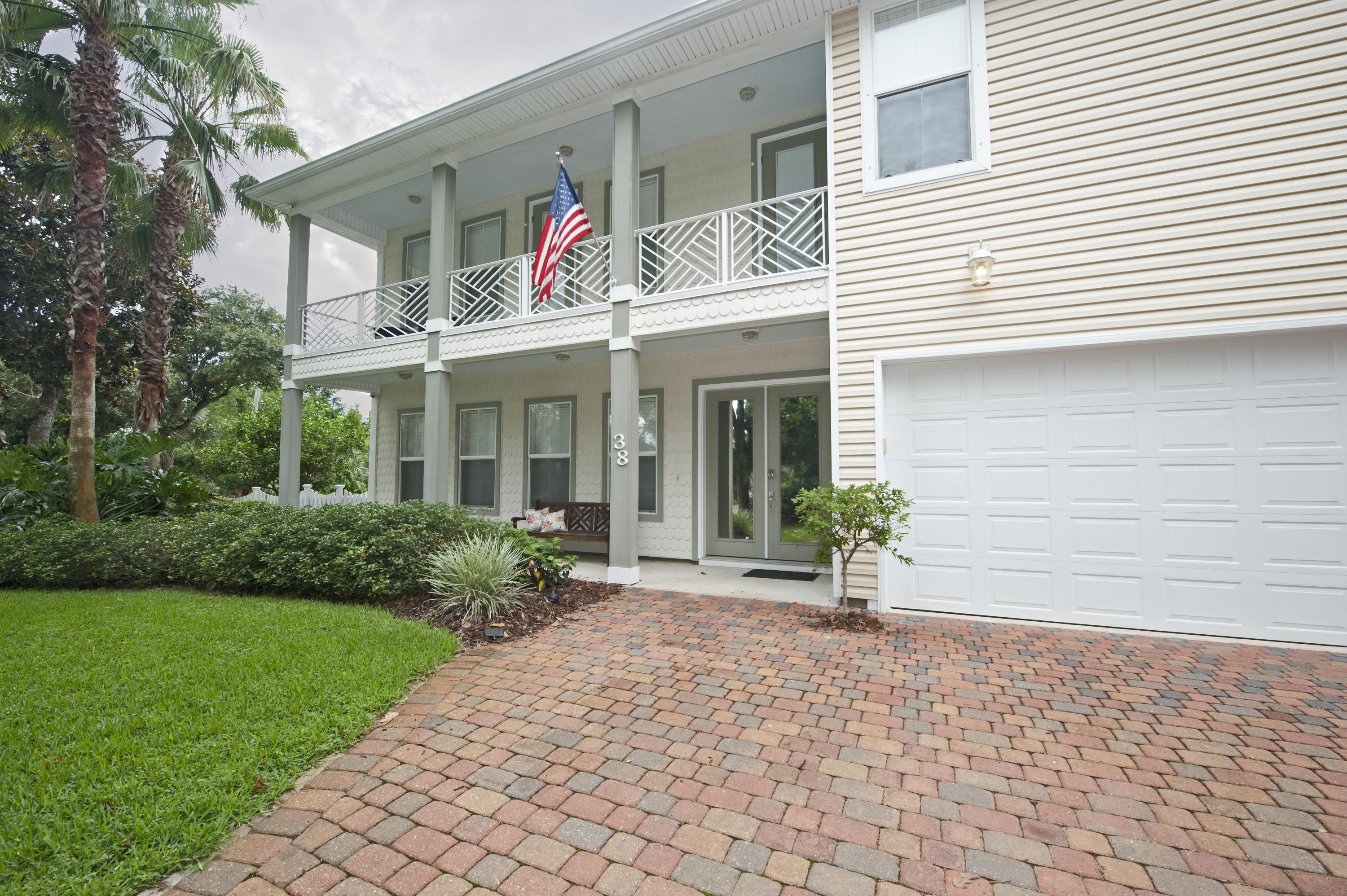 ELLIOTTS POINT - Residential