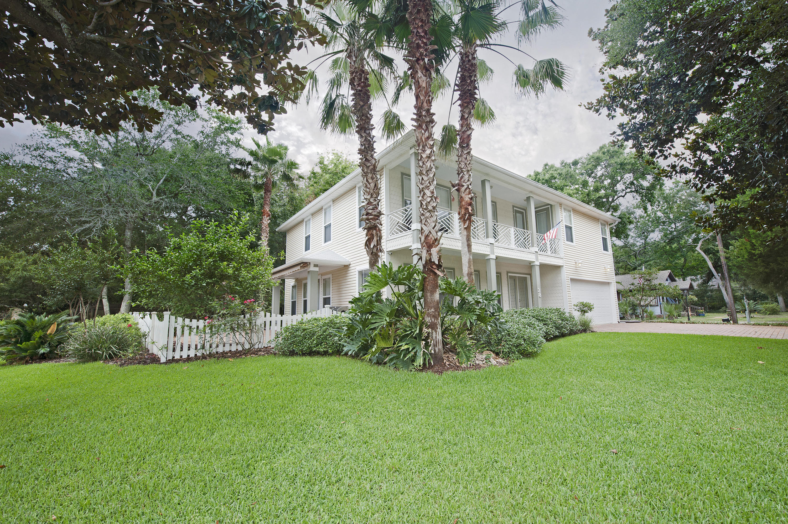 ELLIOTTS POINT - Residential