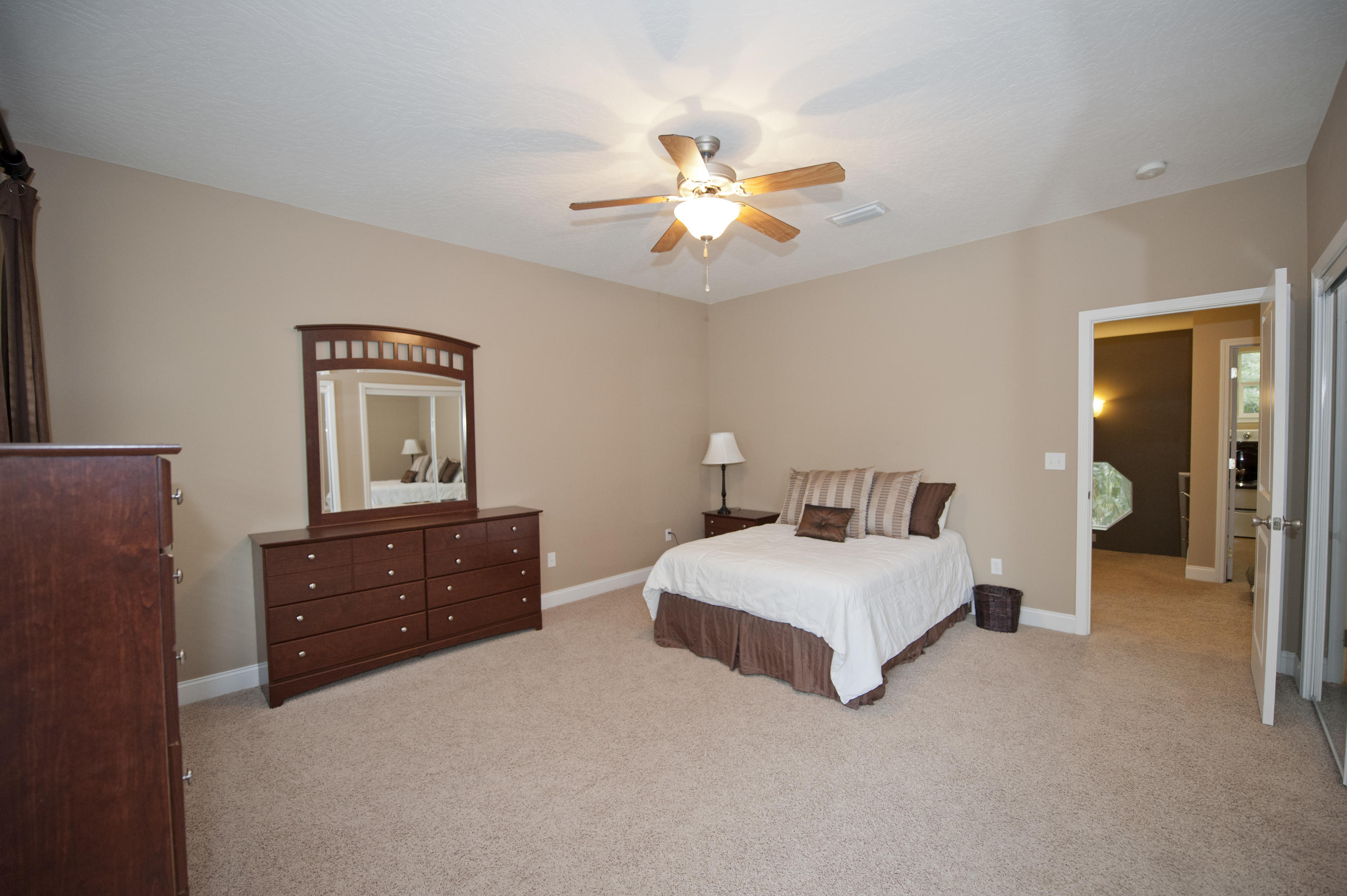 ELLIOTTS POINT - Residential