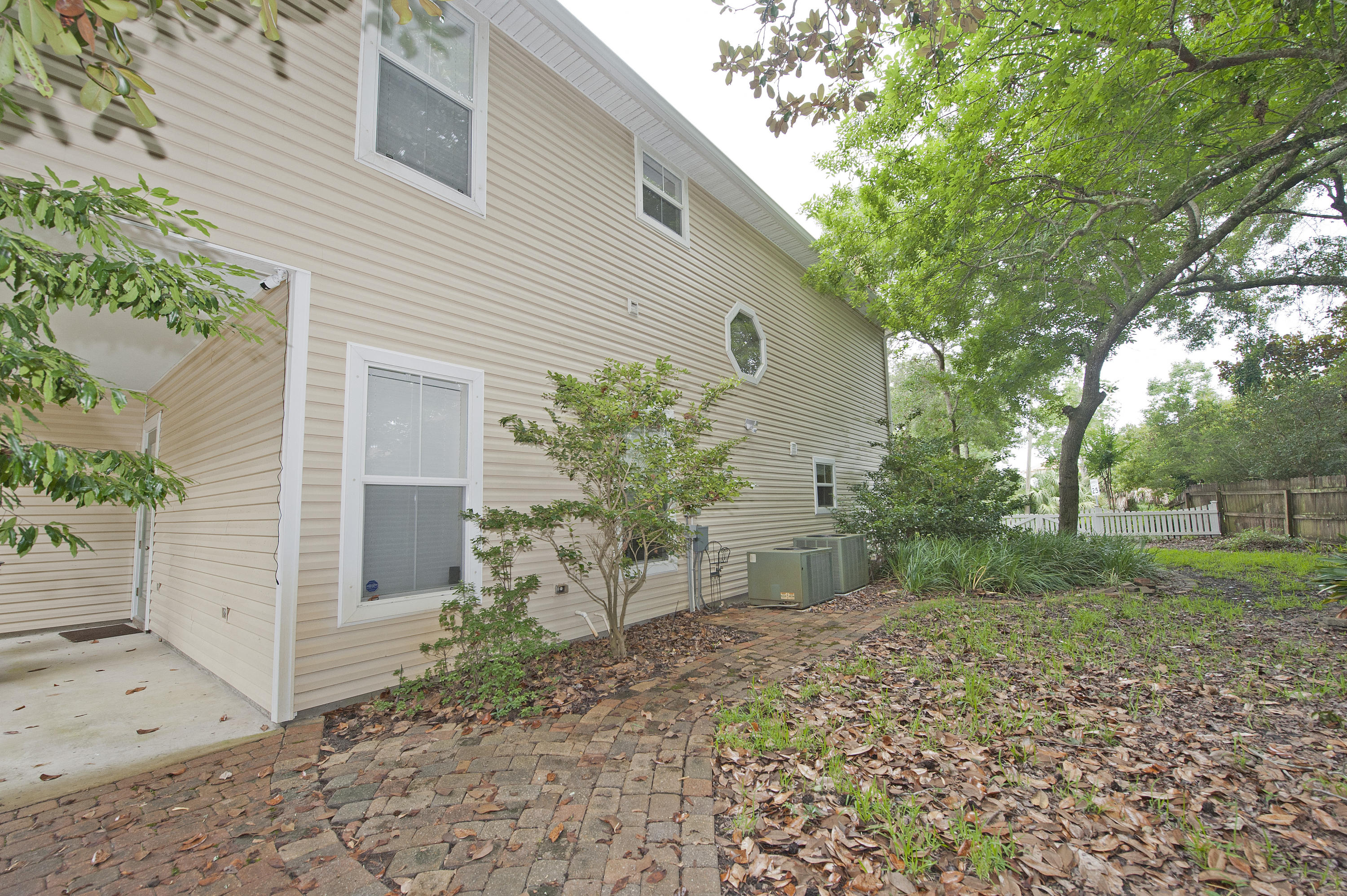 ELLIOTTS POINT - Residential