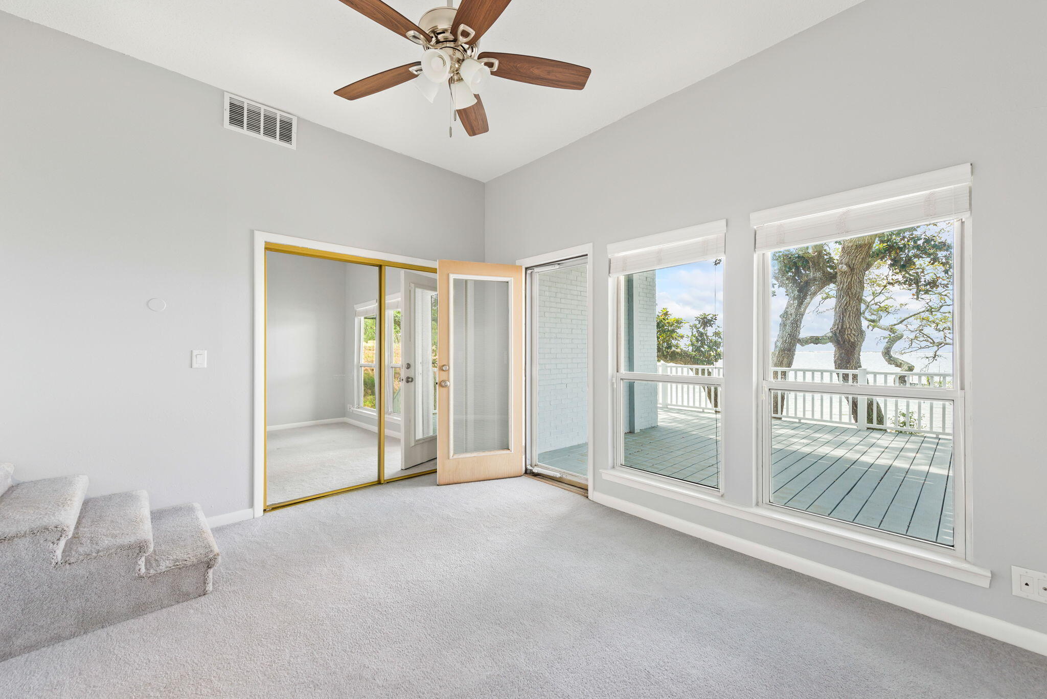 CRESCENT SHORES - Residential