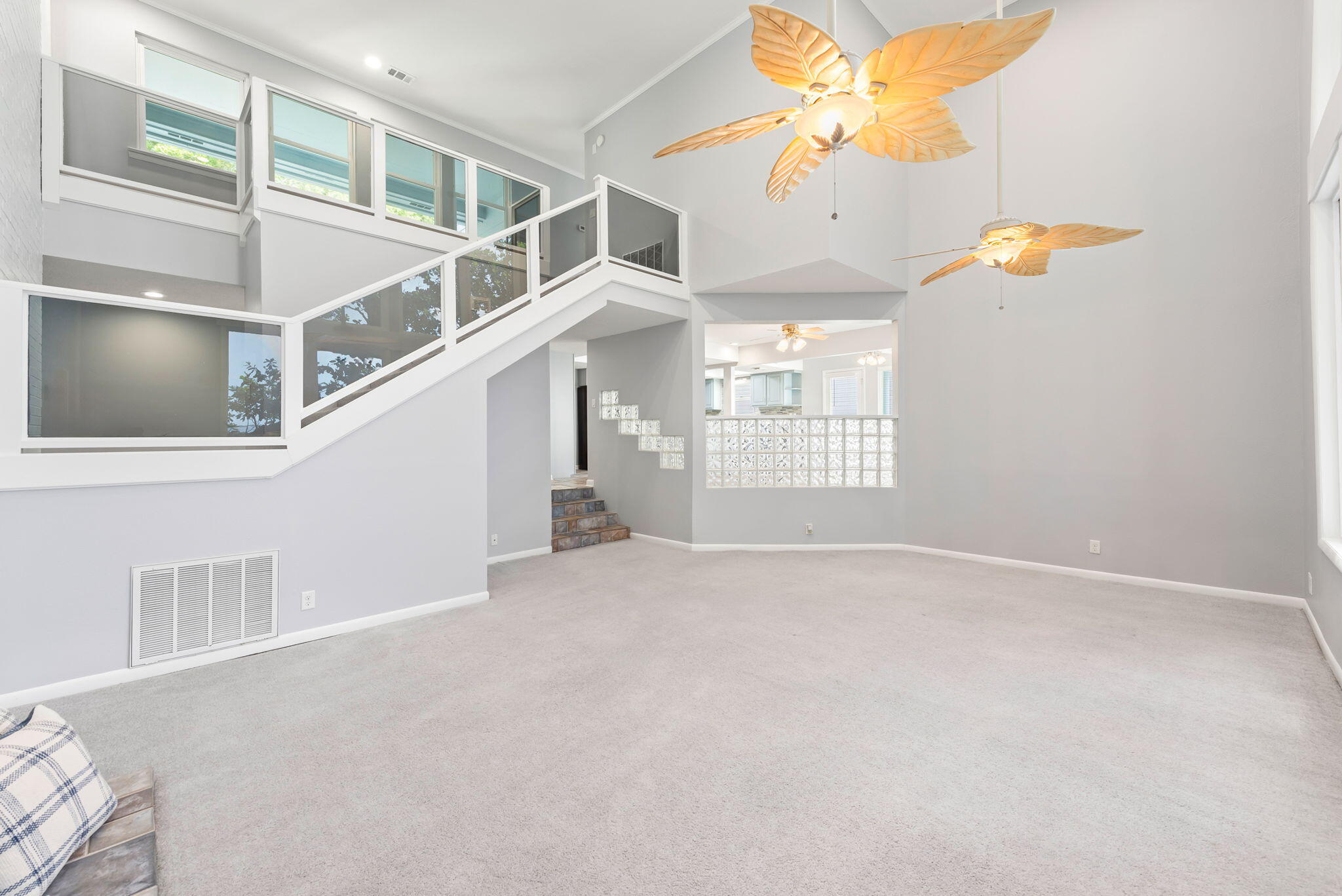 CRESCENT SHORES - Residential