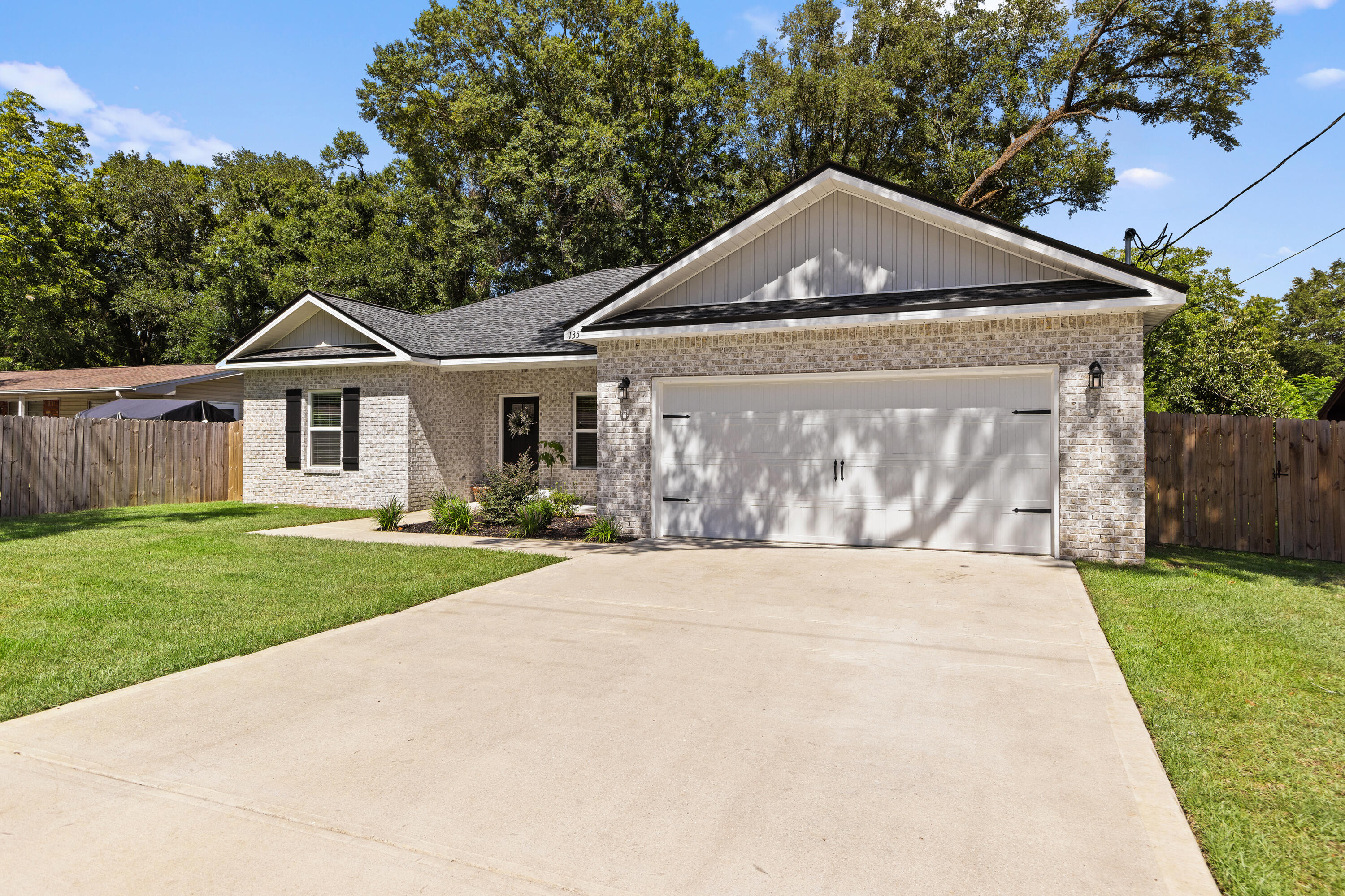 QUIET OAKS S/D - Residential