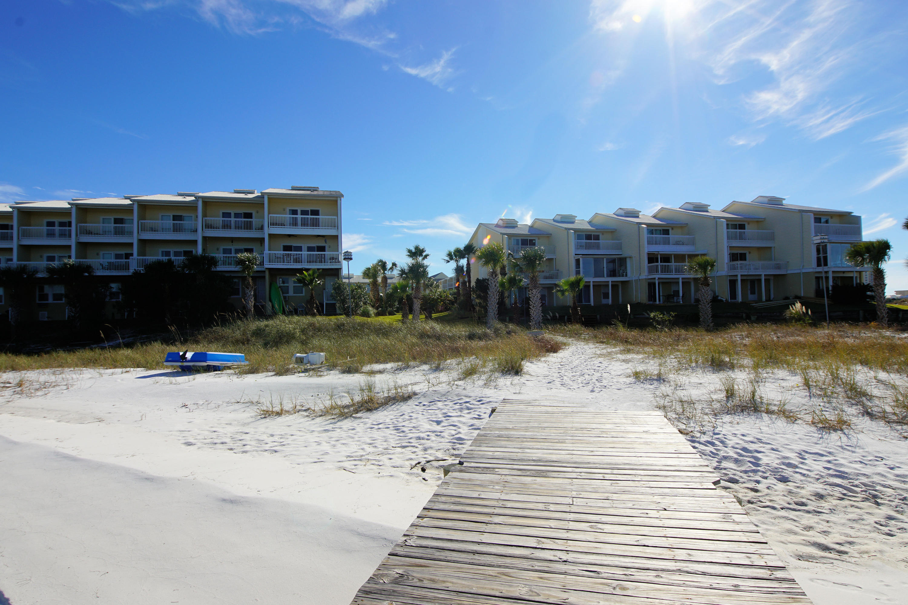 PARADISE POINT T/H - Residential