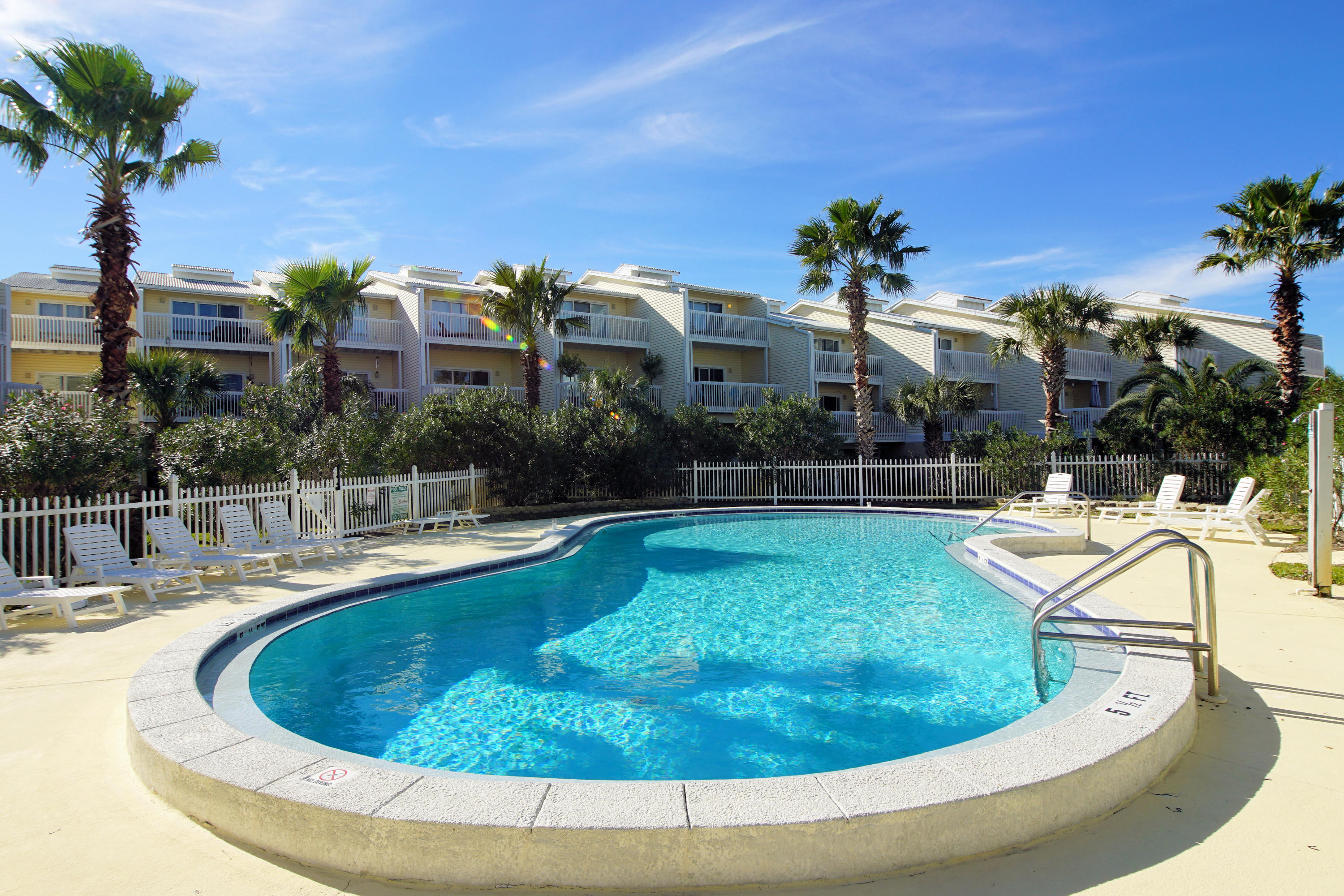 PARADISE POINT T/H - Residential