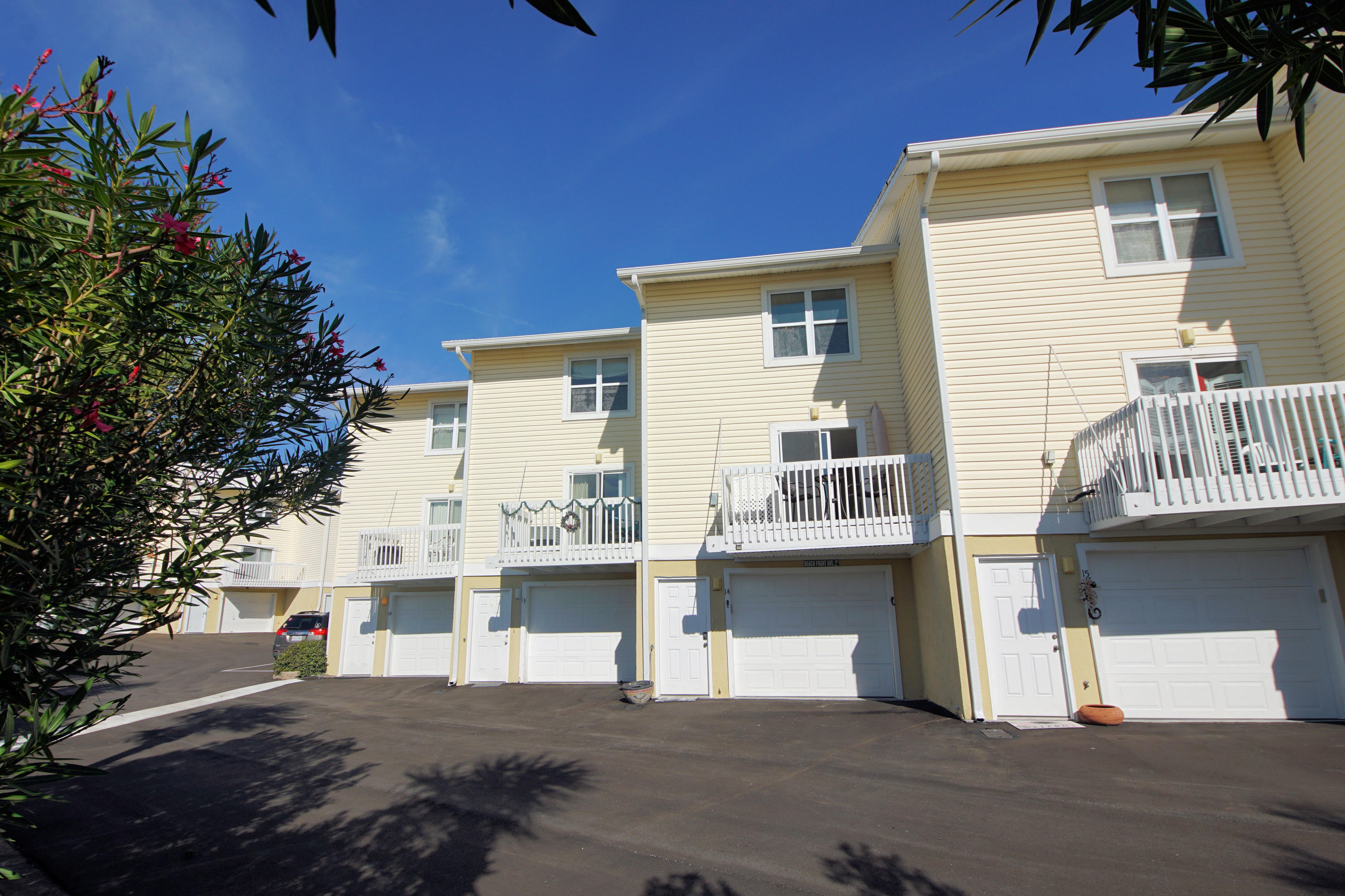 PARADISE POINT T/H - Residential