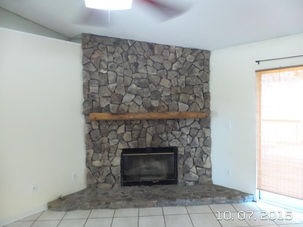 COUNTRYVIEW ESTATES 8TH ADDN - Residential Lease
