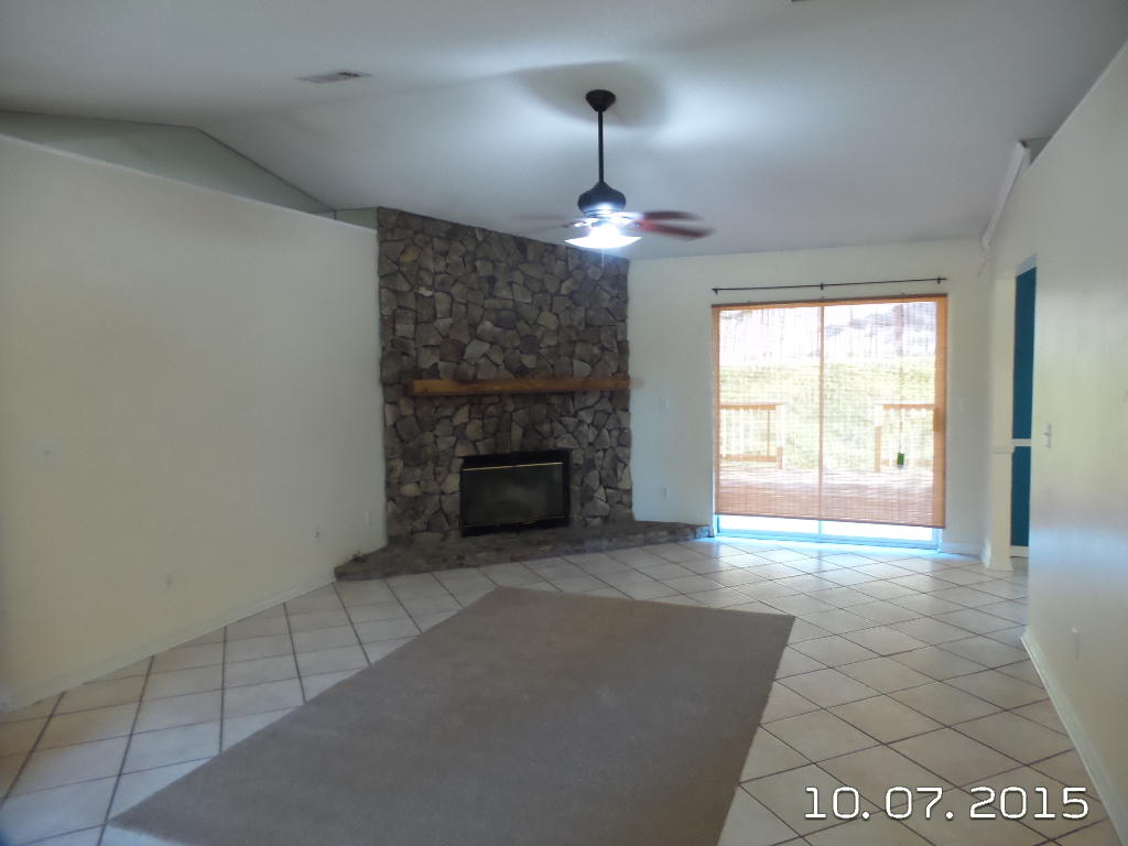 COUNTRYVIEW ESTATES 8TH ADDN - Residential Lease