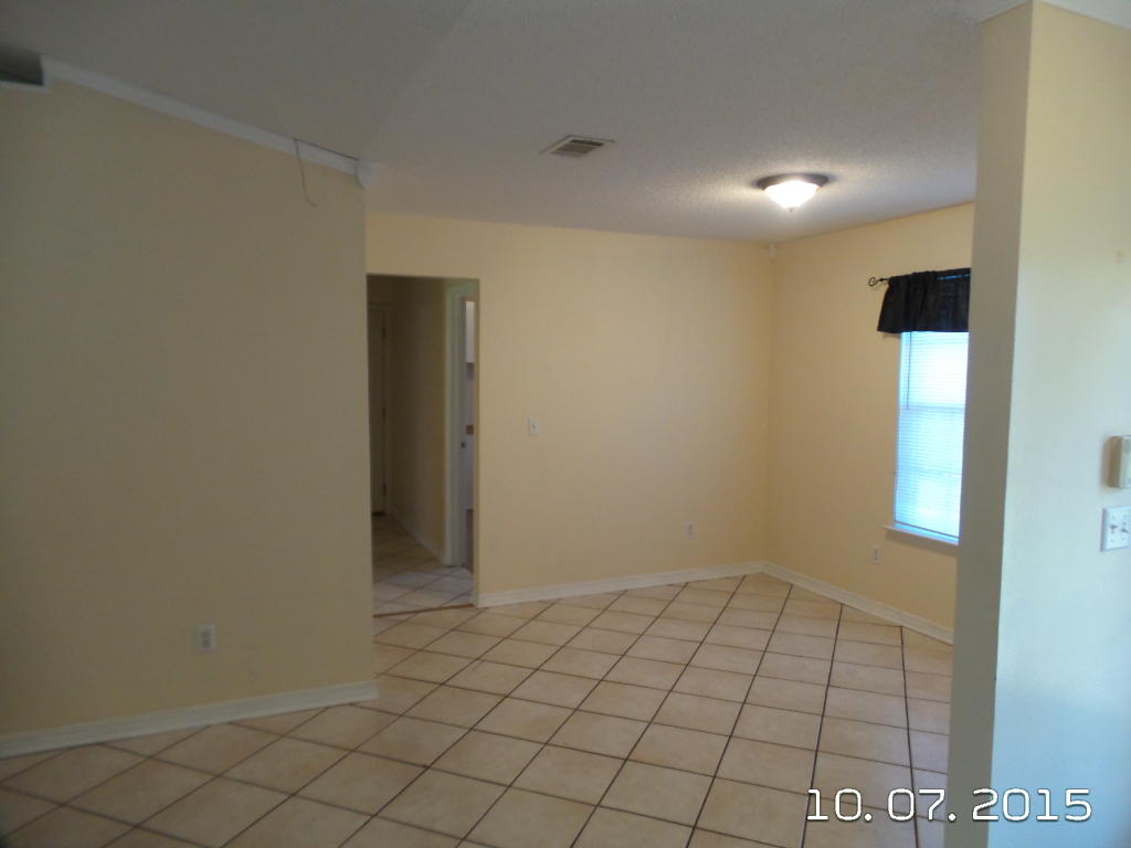 COUNTRYVIEW ESTATES 8TH ADDN - Residential Lease