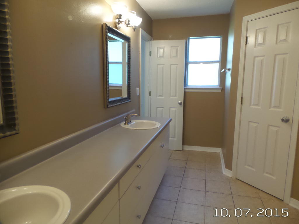 COUNTRYVIEW ESTATES 8TH ADDN - Residential Lease