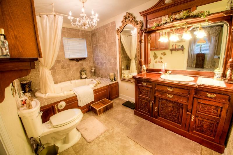 PINECREST HILLS - Residential