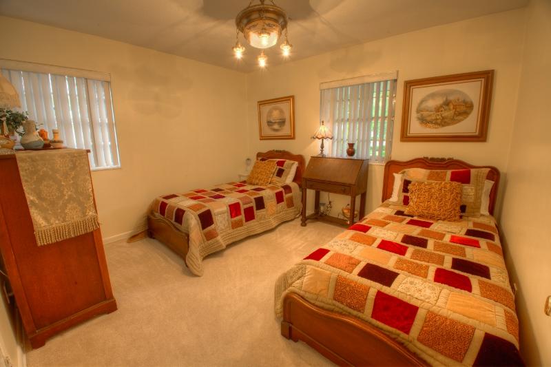 PINECREST HILLS - Residential