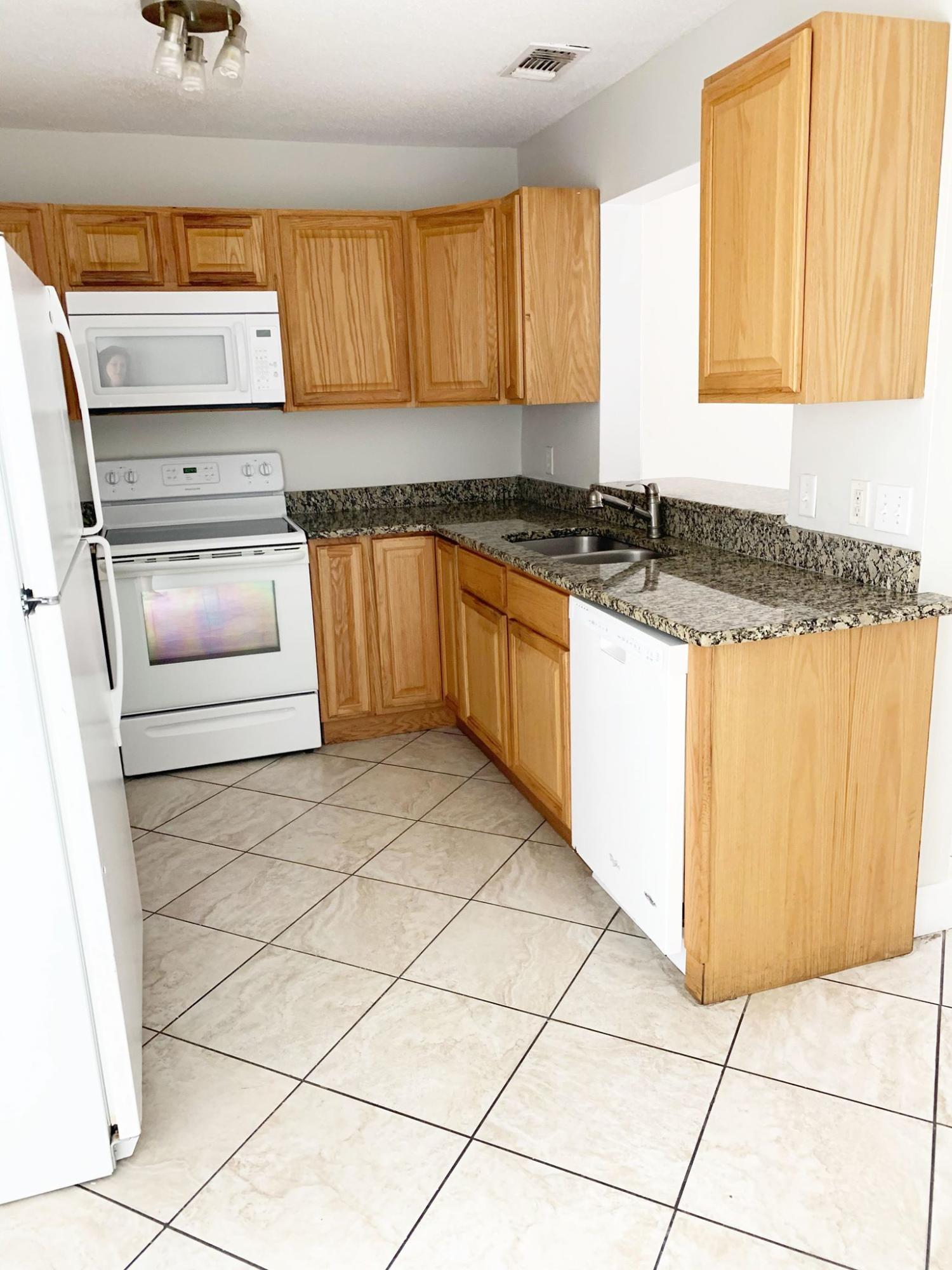 VAILABLE NOW!!! This 2 bedroom/ 1bathroom boasts a tile floor downstairs, granite counter tops, oak cabinets and more! NO smoking and NO pets allowed. Fenced in backyard.