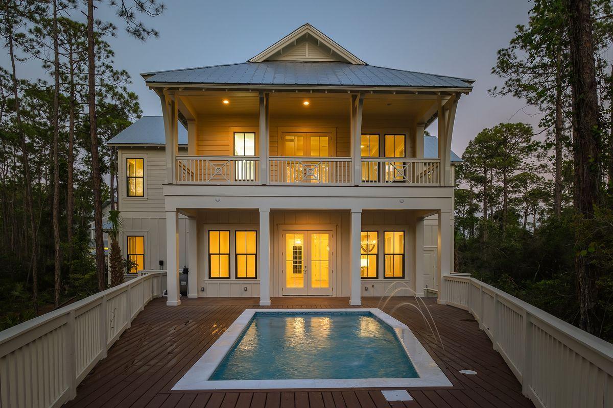 TREETOP VILLAGE - Residential