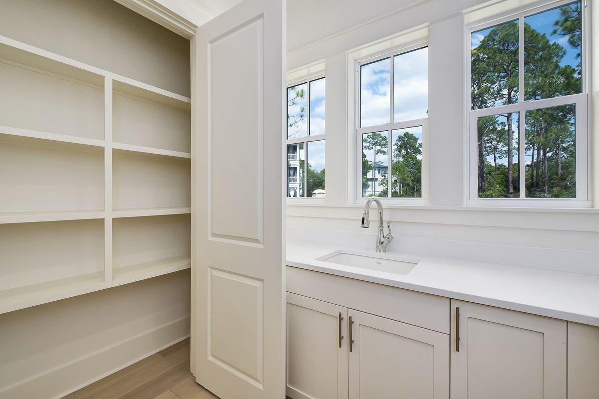 TREETOP VILLAGE - Residential