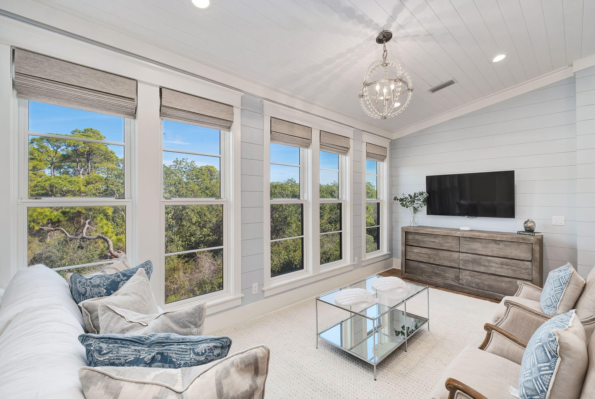 RETREAT THE - Residential