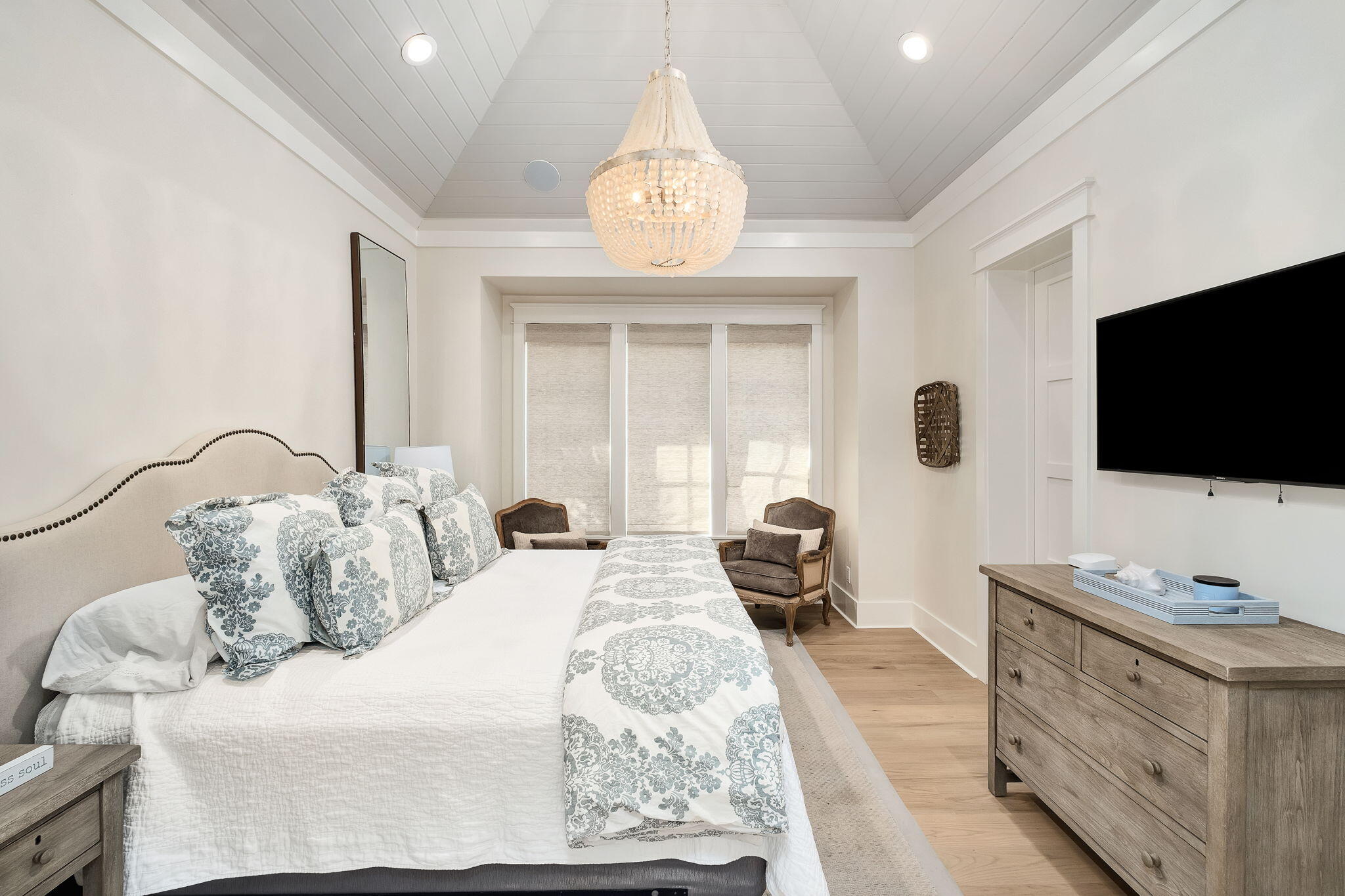 RETREAT THE - Residential