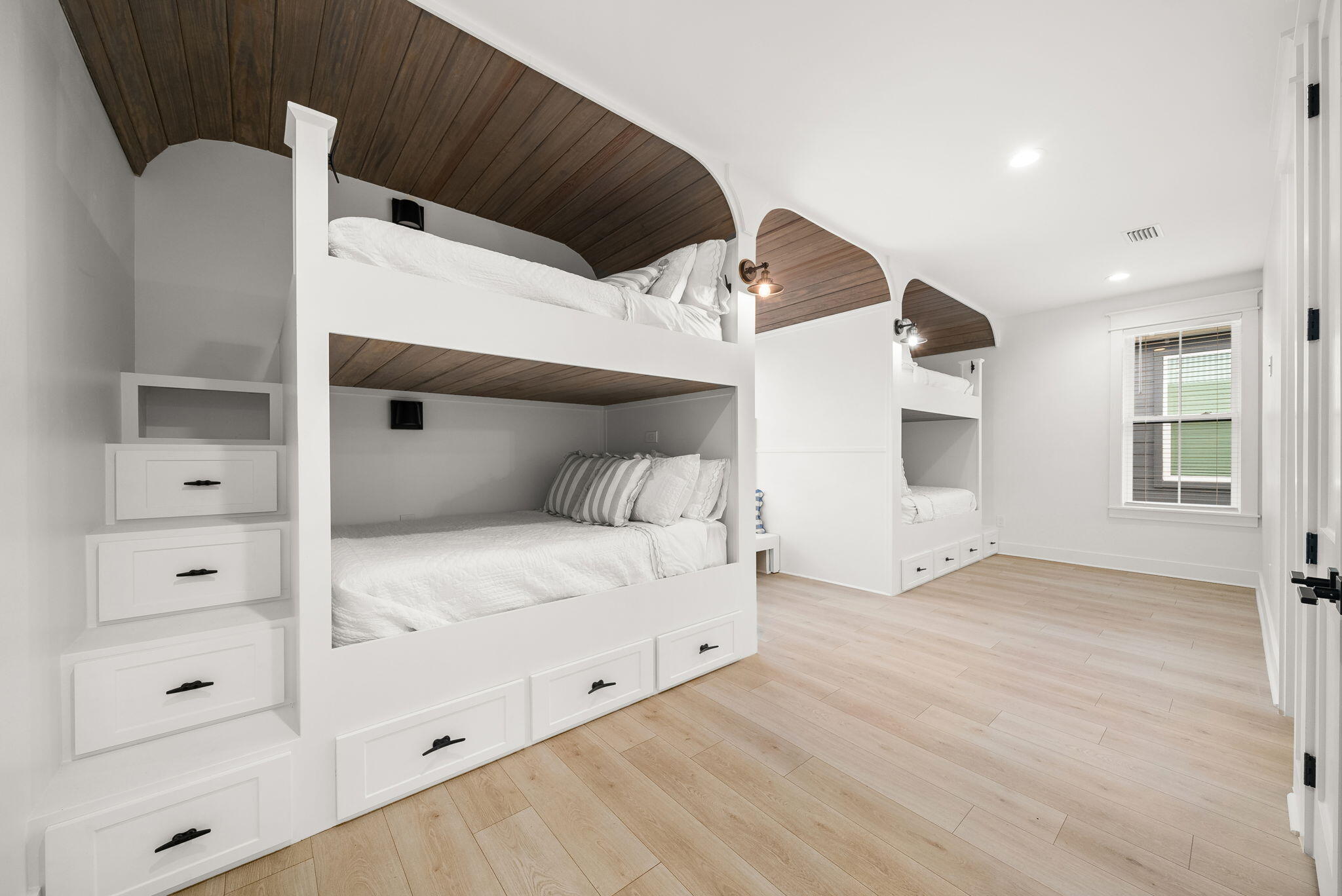 TREETOP VILLAGE - Residential