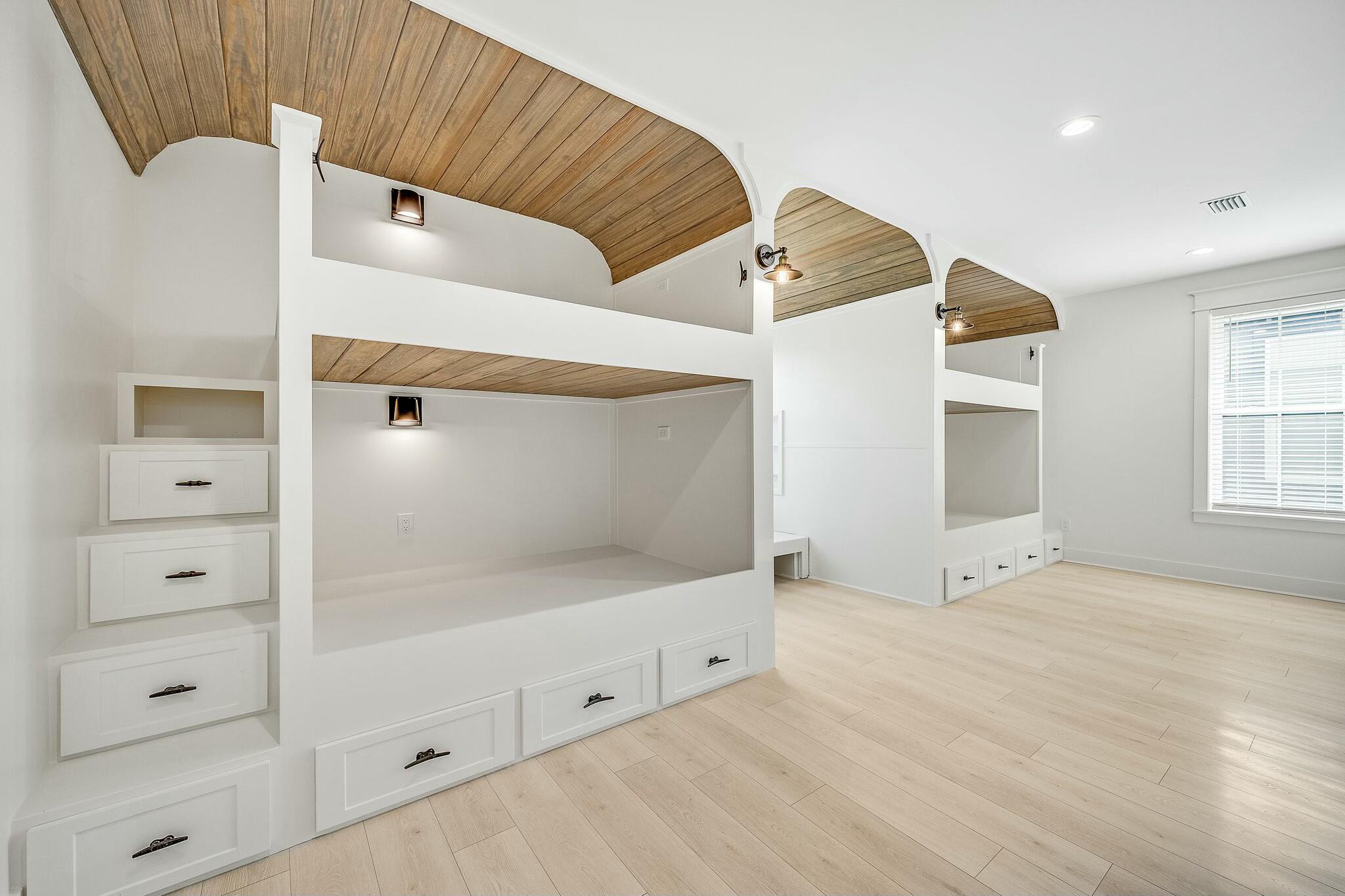 TREETOP VILLAGE - Residential