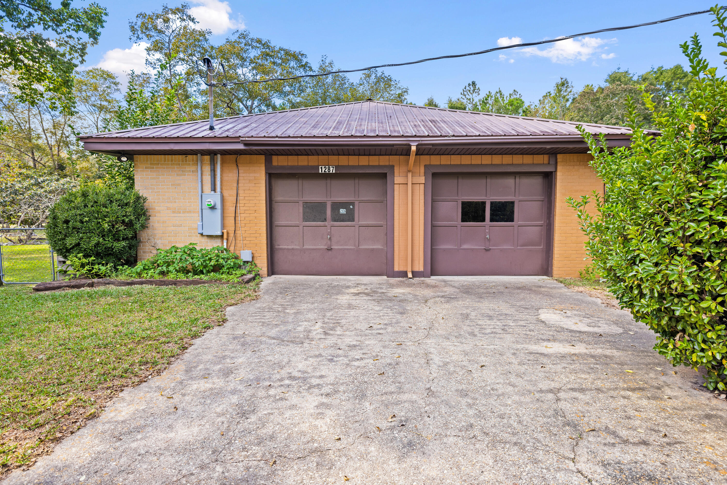 NO RECORDED SUBDIVISION - Residential