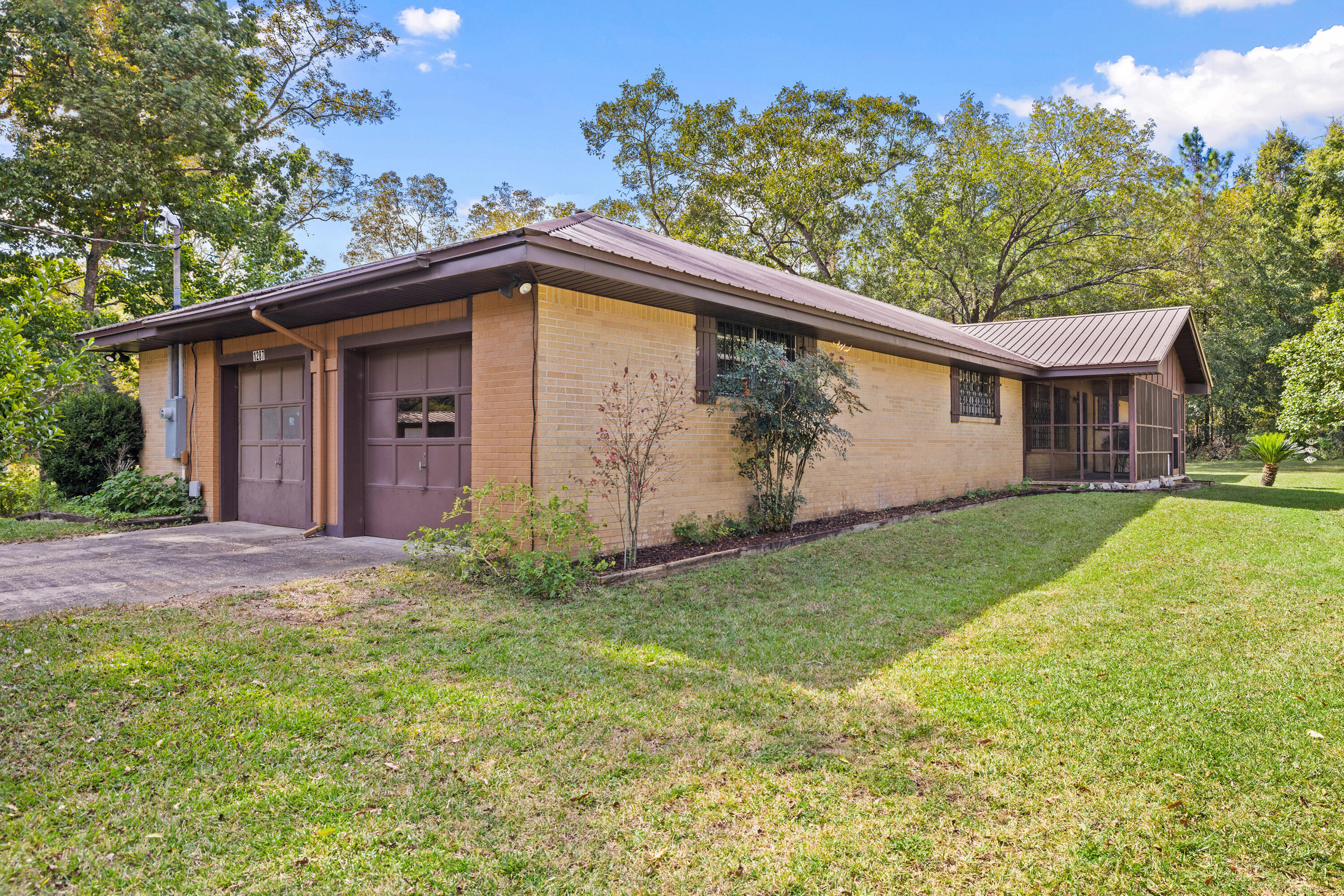 NO RECORDED SUBDIVISION - Residential