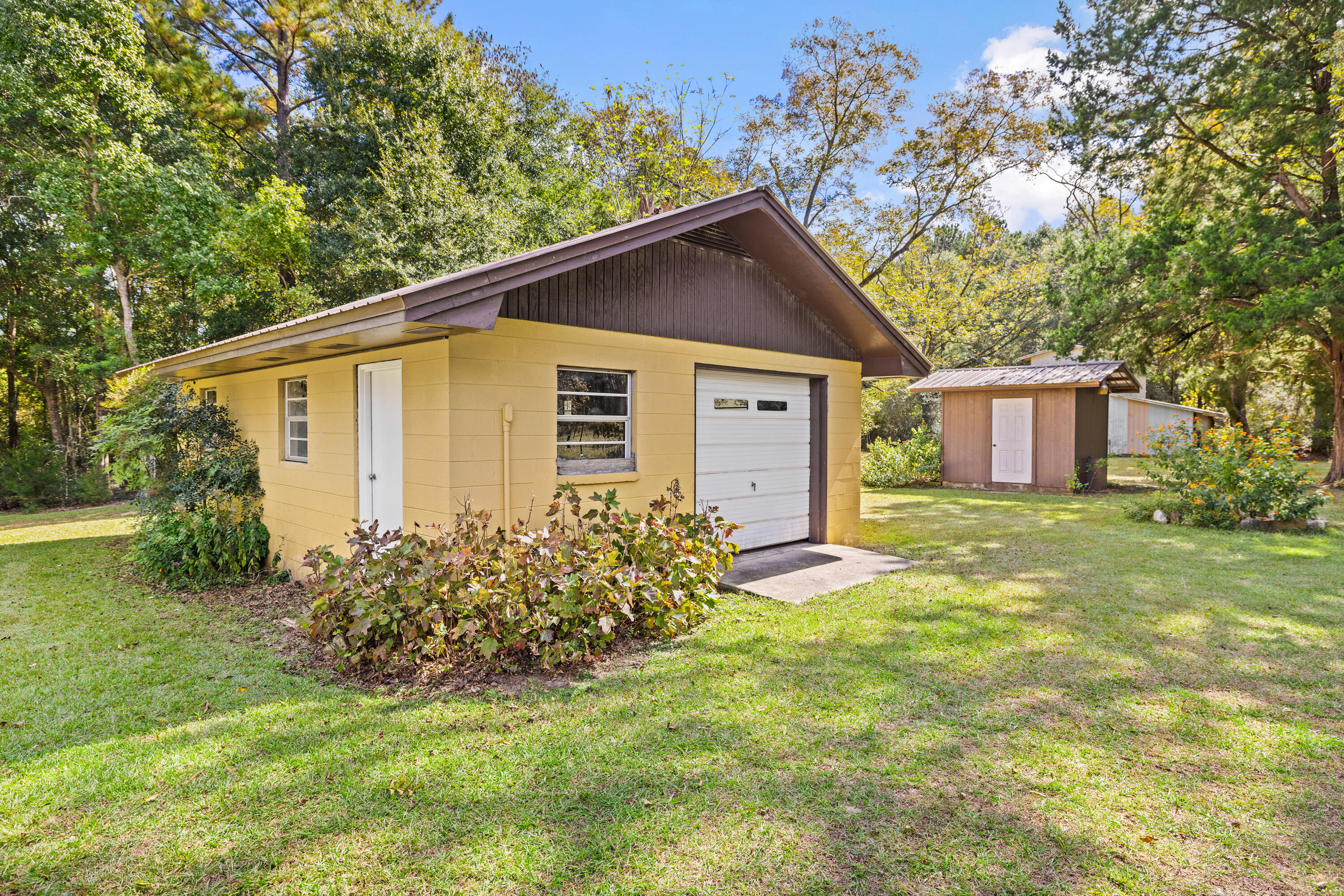 NO RECORDED SUBDIVISION - Residential