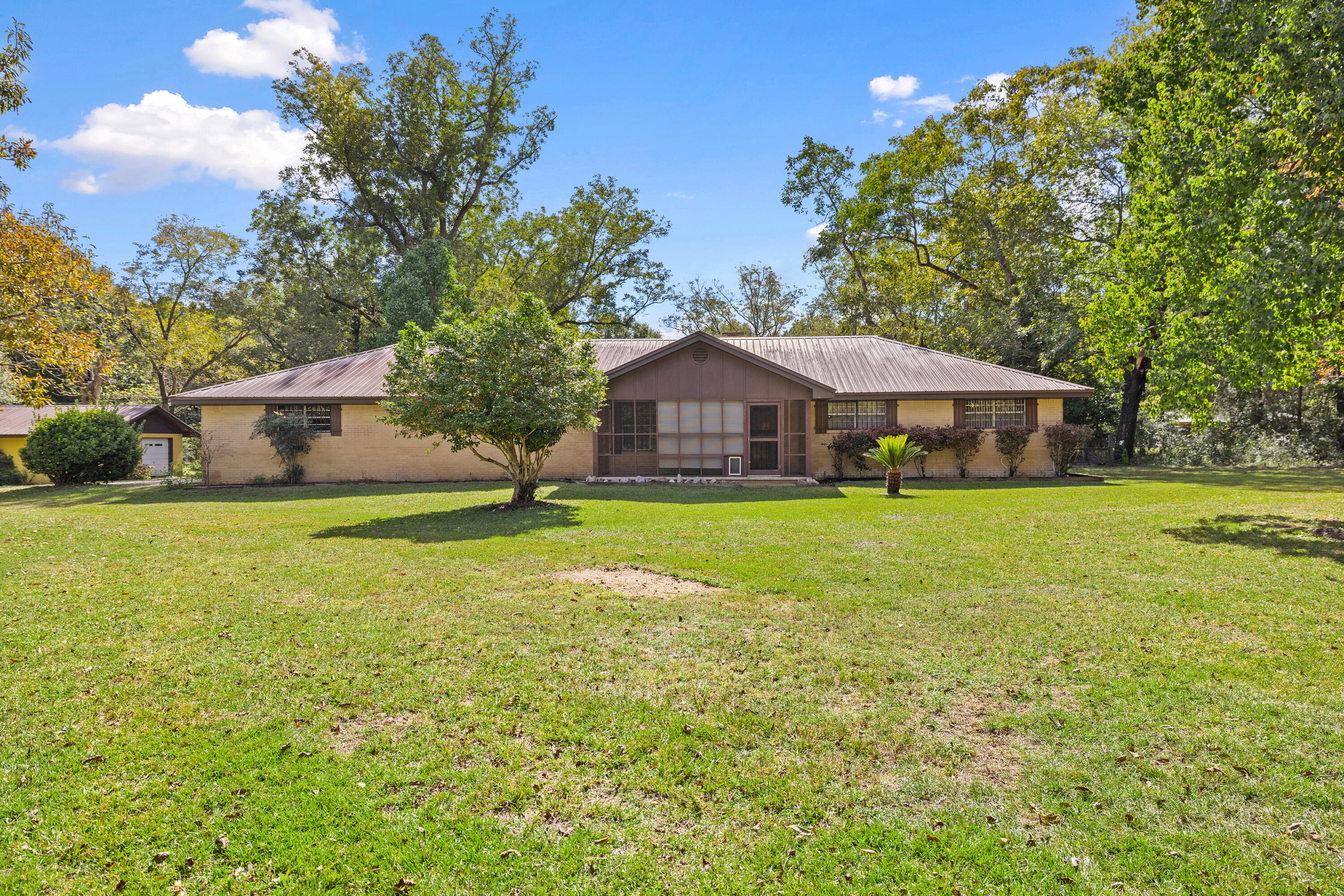 NO RECORDED SUBDIVISION - Residential