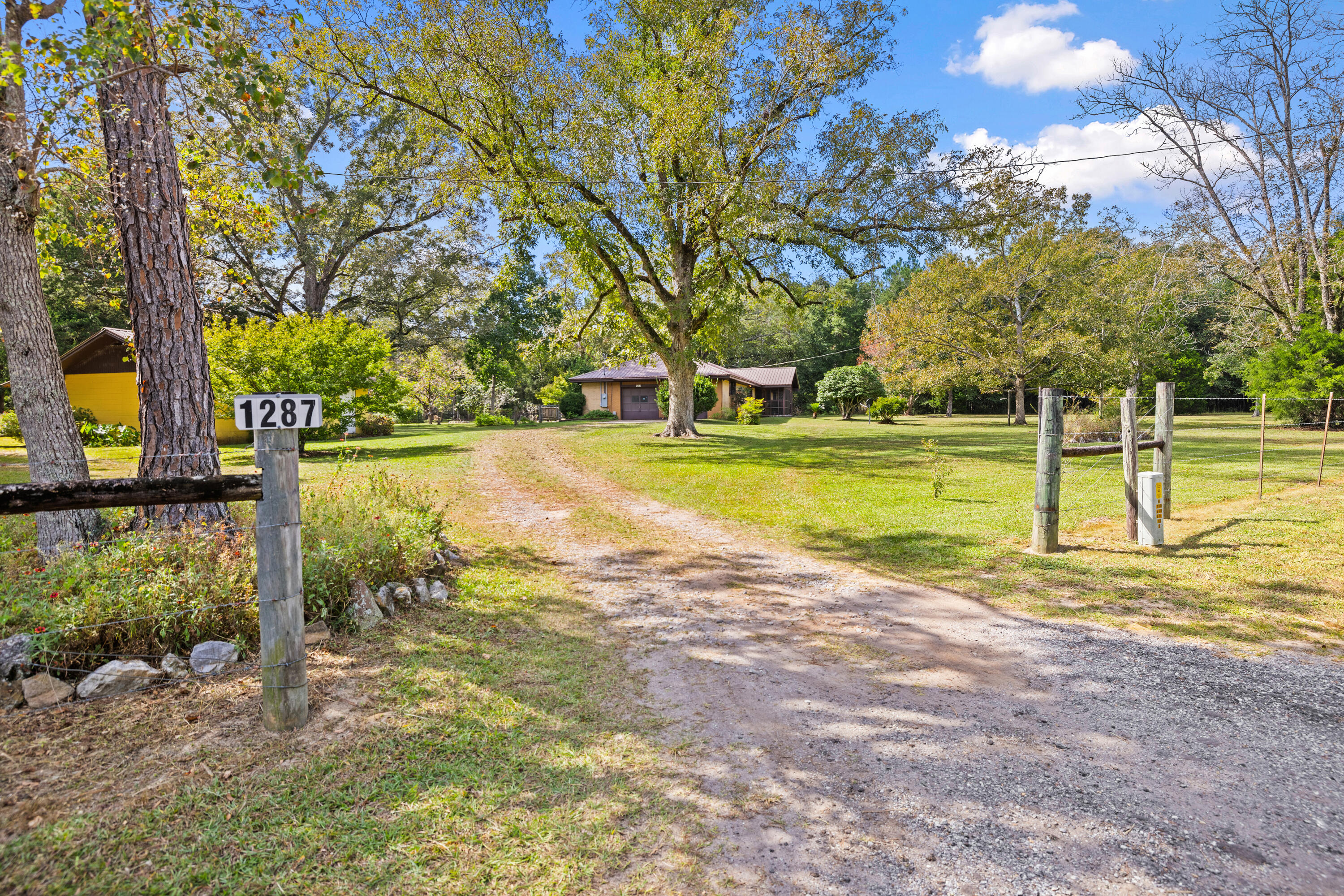 NO RECORDED SUBDIVISION - Residential