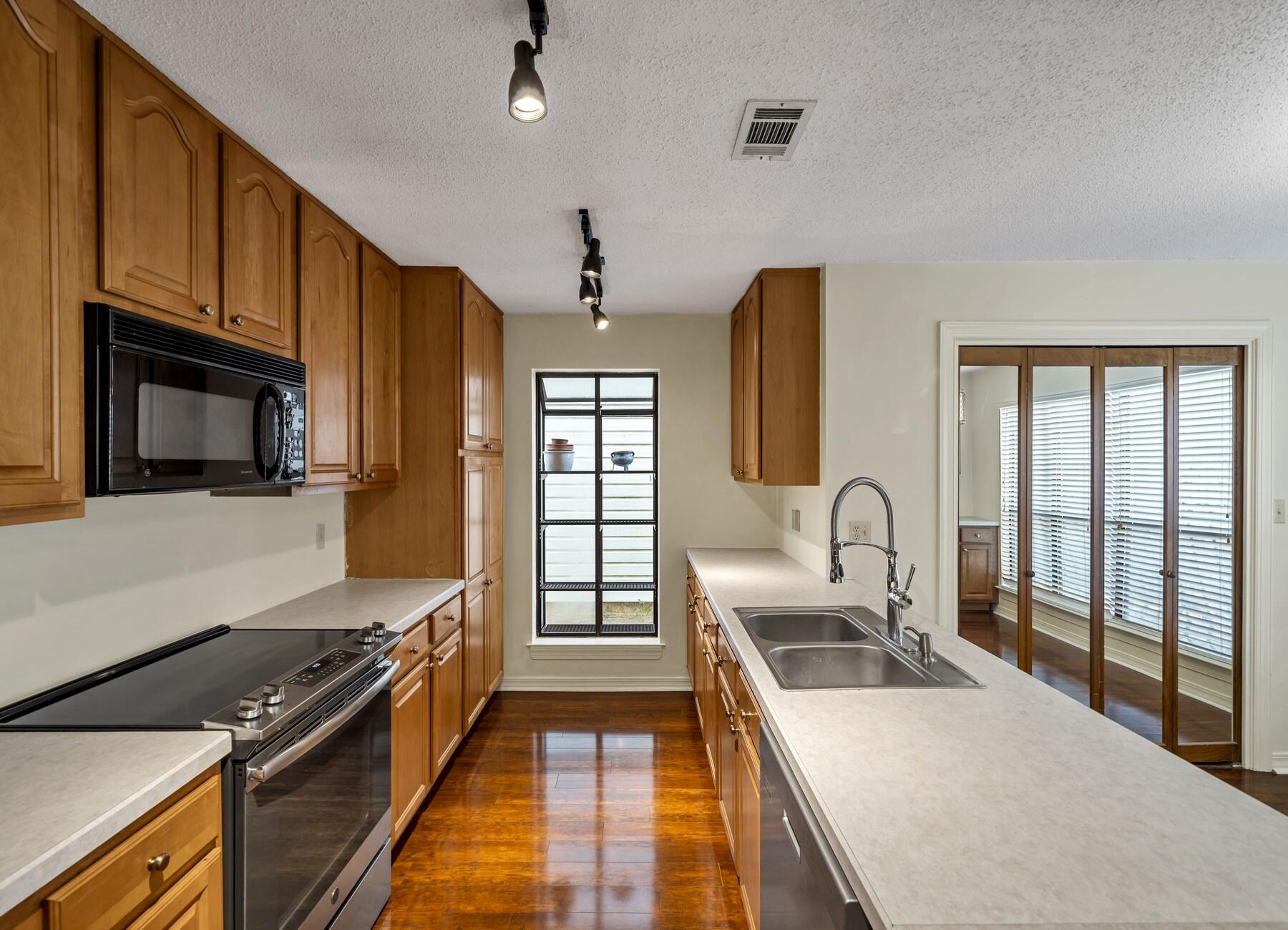 DONLABROOK GARDYNS - Residential