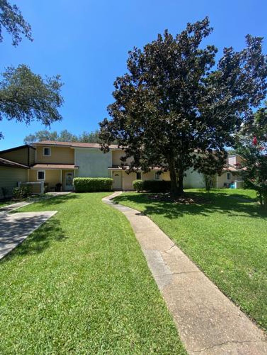 Featuring a fenced-in back yard, tile flooring downstairs, open concept main level, back porch, and located just a short walk away to the Destin Main St. Park which offers a bayou front pier and dock for fishing. Pine Ridge Trace is perfectly located just East of Main St., and is a short ride away to the beach, harbor, and all of the restaurants and shopping that Destin is known for.