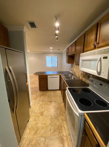 PINE RIDGE TRACE RE/SUB - Residential Lease