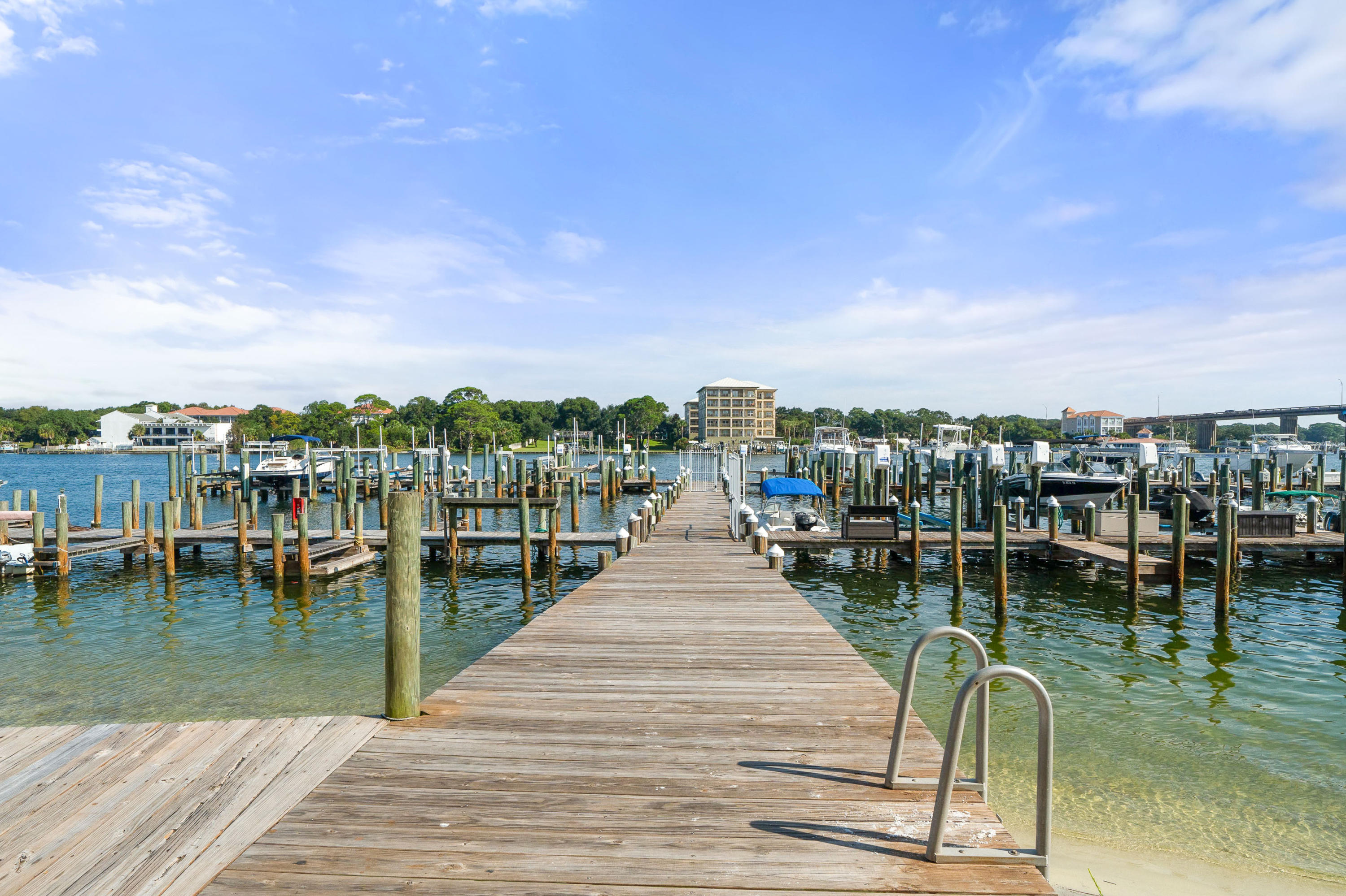 PALM COURT YACHT CLUB - Residential