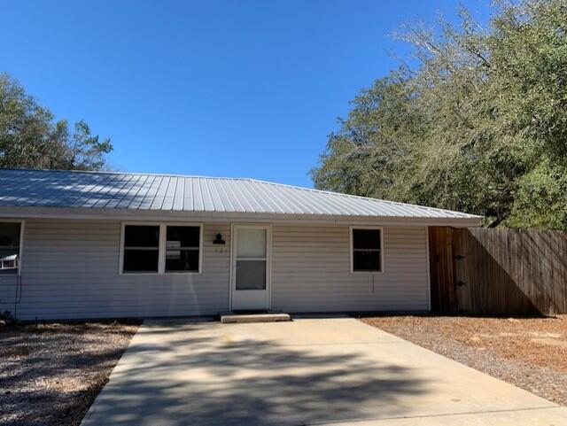 LOCATION! This 2 Bedroom Duplex is conveniently located to military bases, NWFL State College, Shopping, Easy access to Hwy 85 & Our Emerald Coast Beaches. Washer/ Dryer Hook-Up, Privacy Fenced Back Yard. Owner does not accept pets.