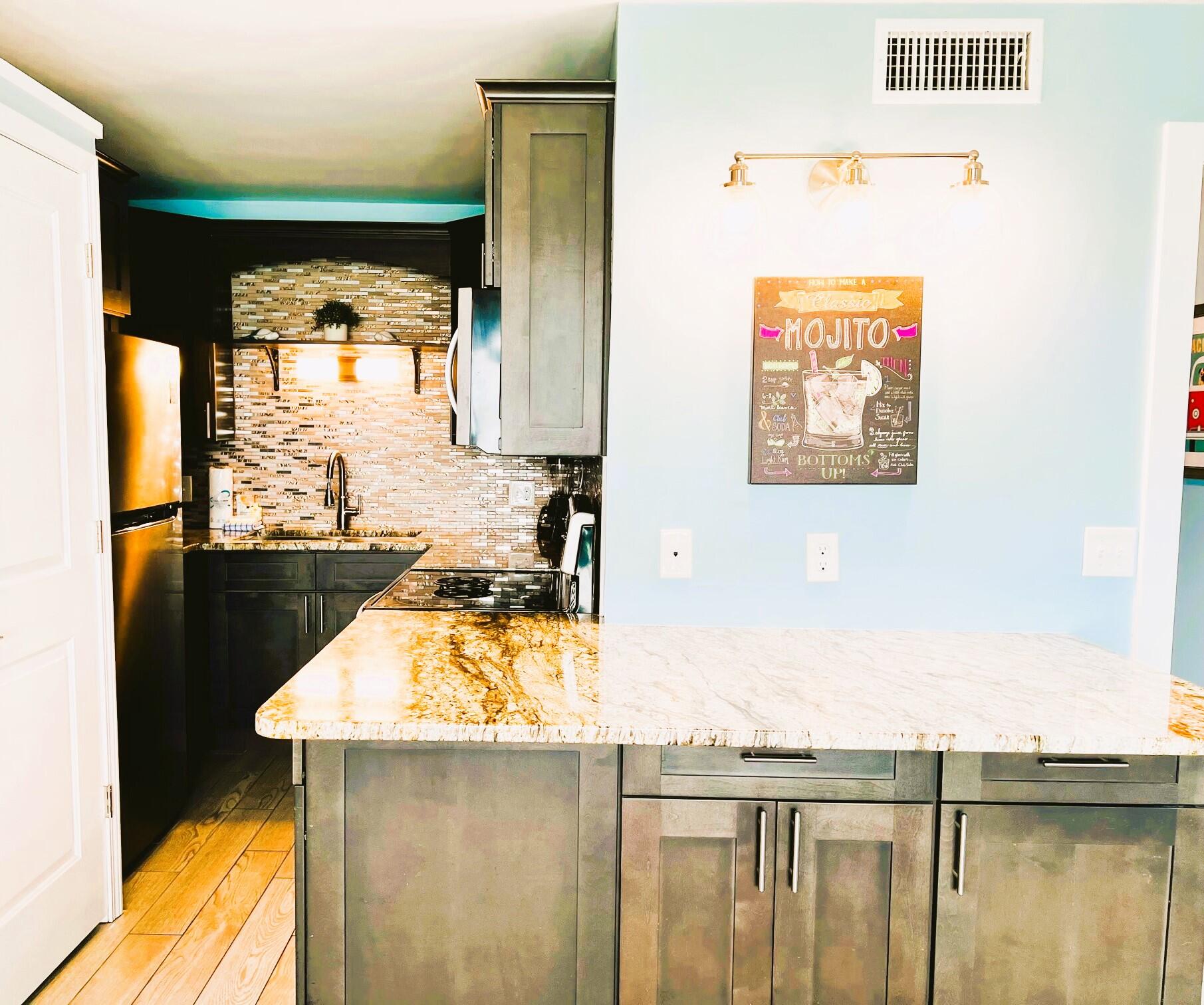 SUMMIT CONDOMINIUM, THE - Residential