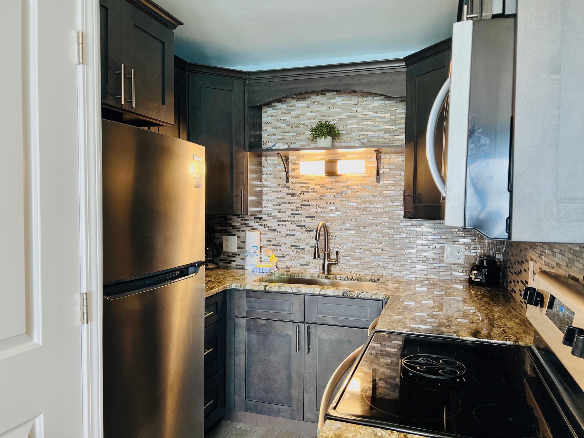 SUMMIT CONDOMINIUM, THE - Residential